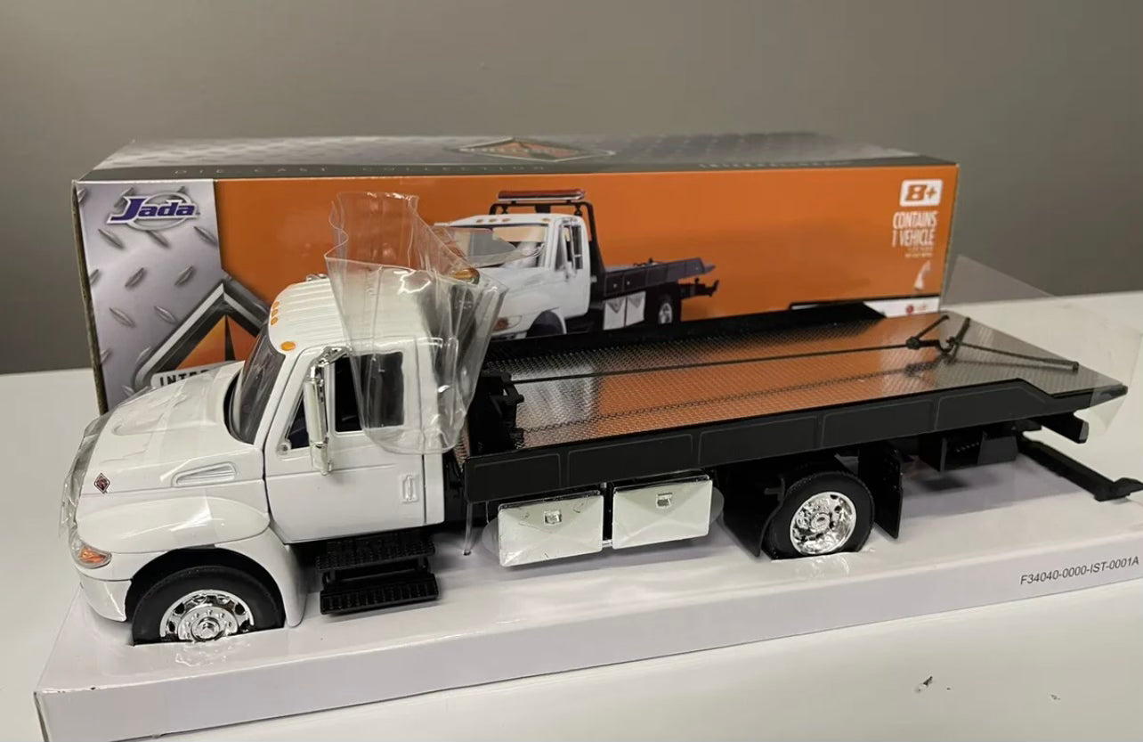 JADA International Durastar 4400 Flatbed Truck 1:24 Diecast