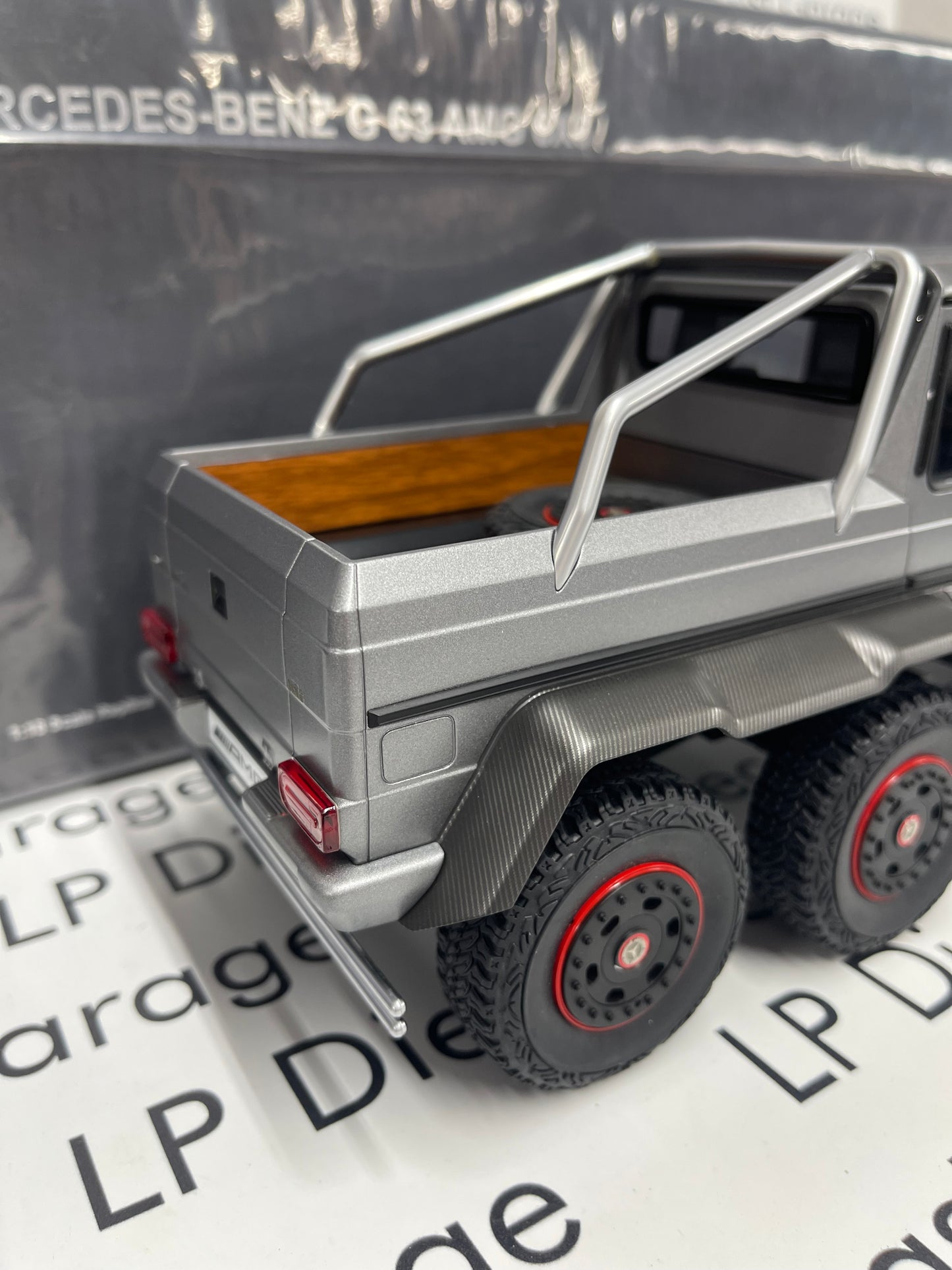 AUTOart Mercedes Benz G63 AMG 6x6 Silver Platinum Magno 1:18 Diecast