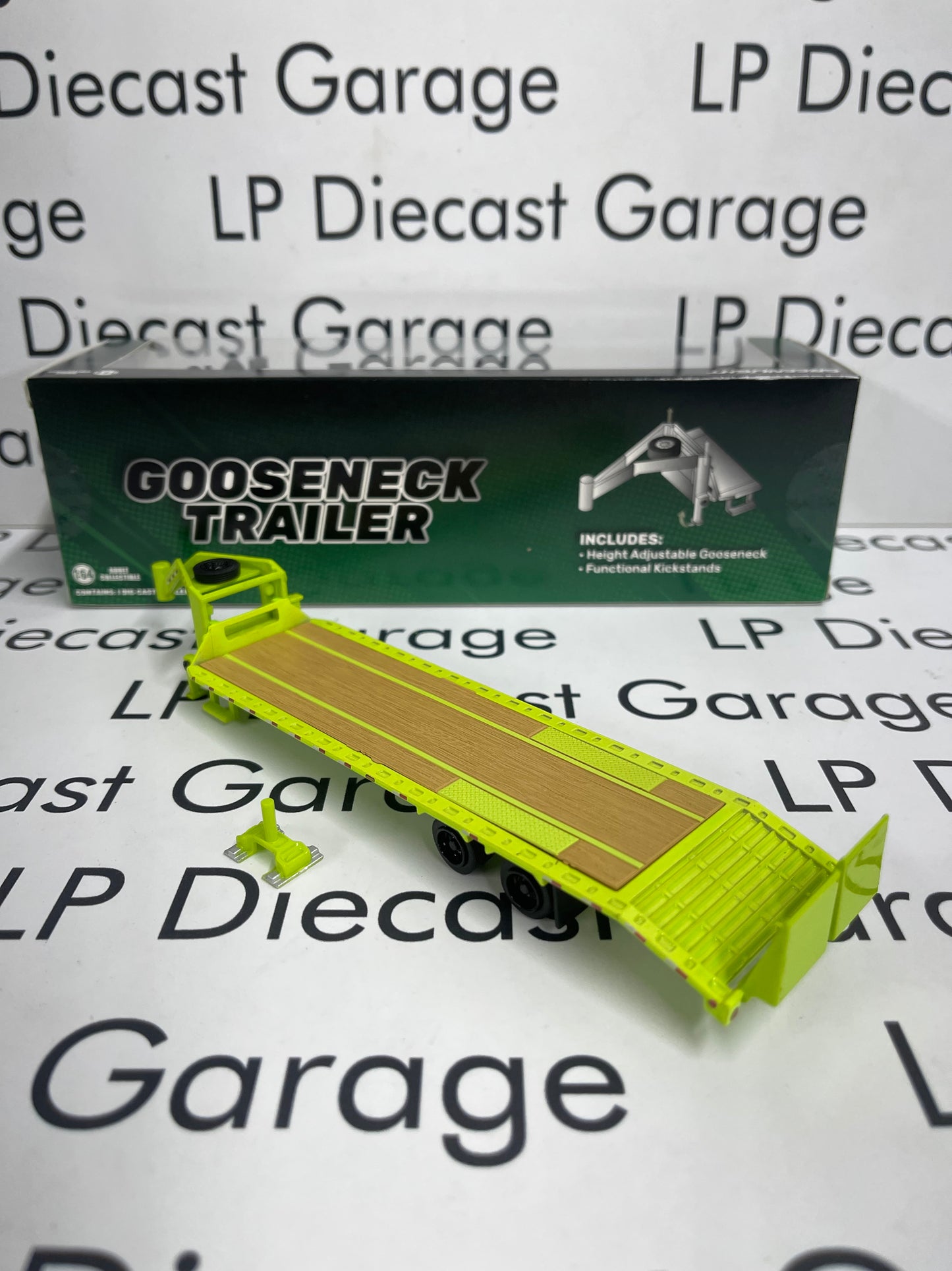 GREENLIGHT Lime Green Gooseneck Deckover Trailer Includes Hitch 1:64 Diecast