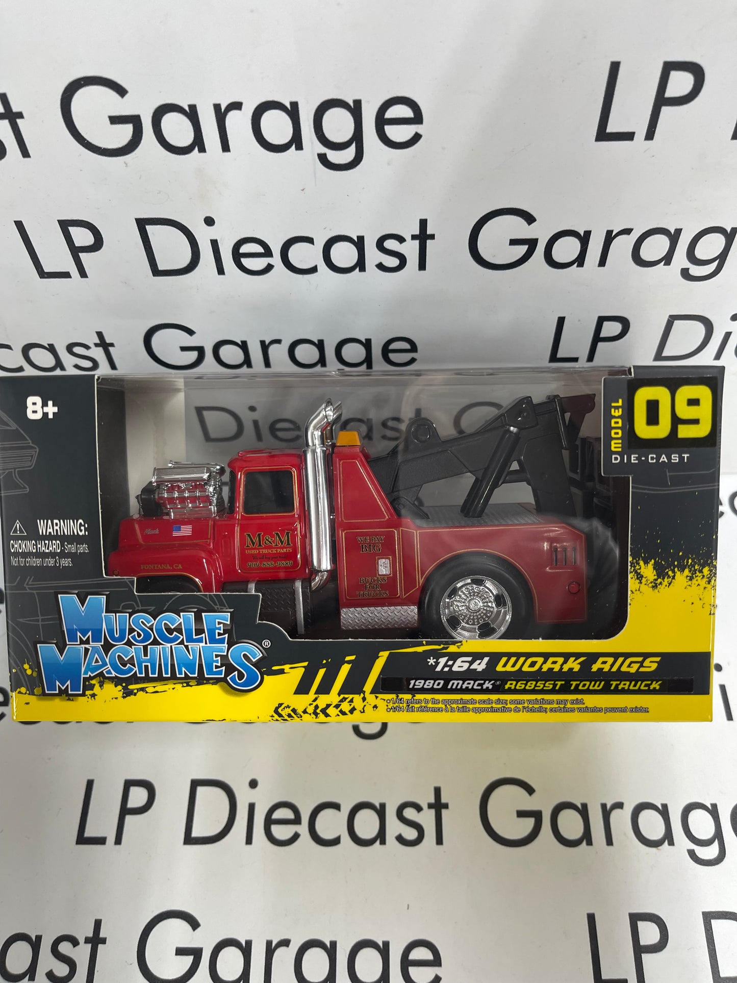 MAISTO 1980 Mack R685ST M&M Tow Truck 1:64 Diecast Work Rigs