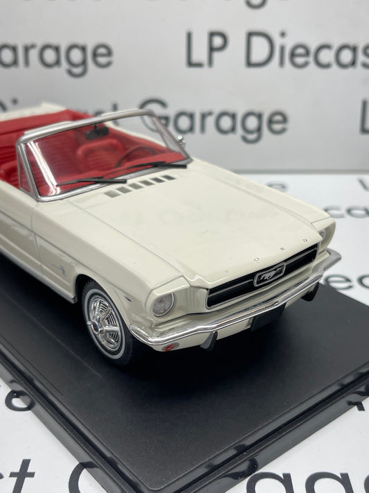 EDICOLA 1965 Ford Mustang Convertible White 1:24 Scale Diecast