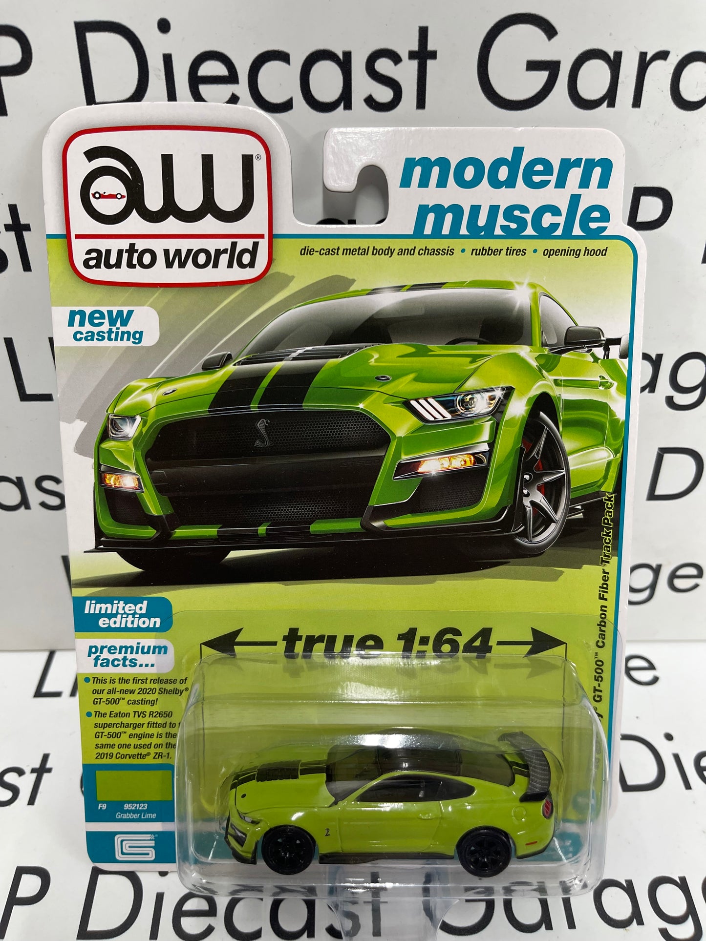 AUTO WORLD 2020 Ford Mustang Shelby GT-500 Carbon Fiber Track Pack Grabber Lime 1:64 Diecast