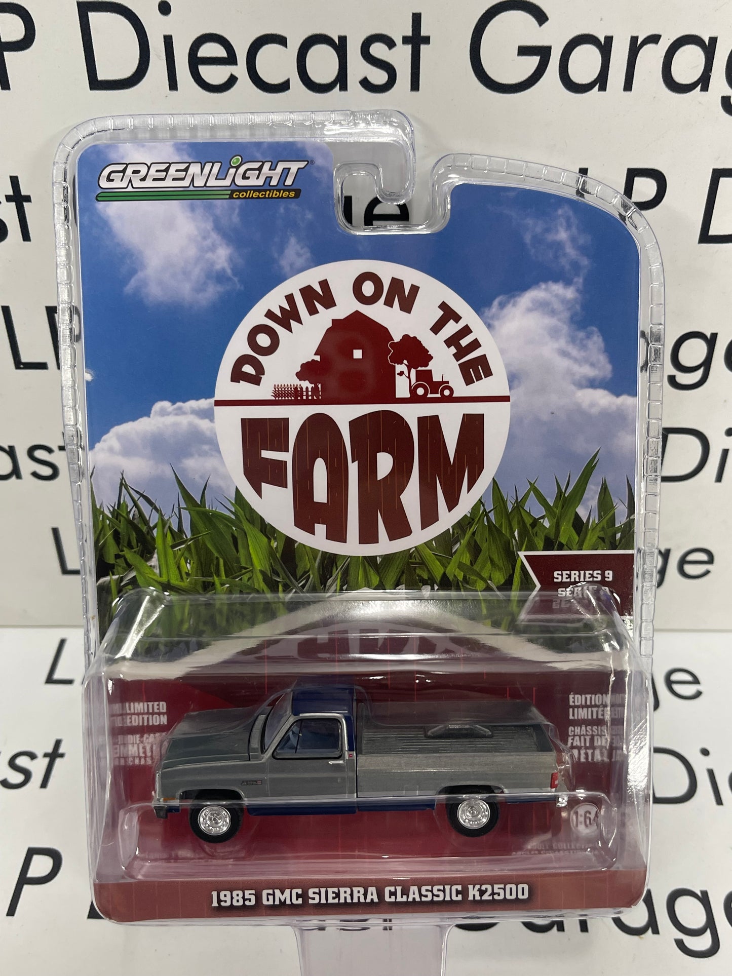 RAW CHASE GREENLIGHT 1985 GMC Sierra Classic K2500 1:64 Diecast Down on the Farm