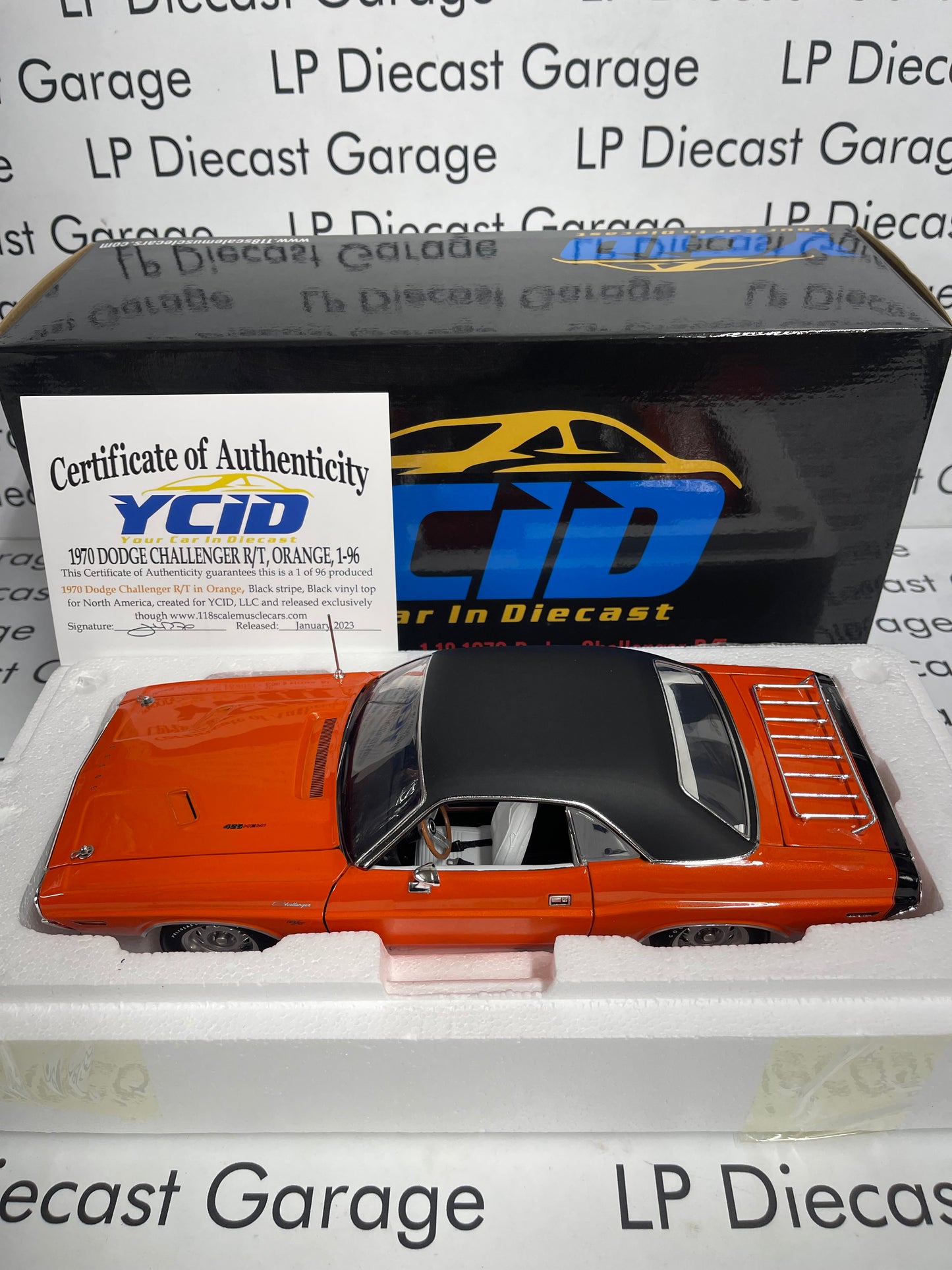 ACME YCID 1970 Dodge Challenger R/T Orange w/ Black Stripe 1:18 Diecast A1806022OVTY