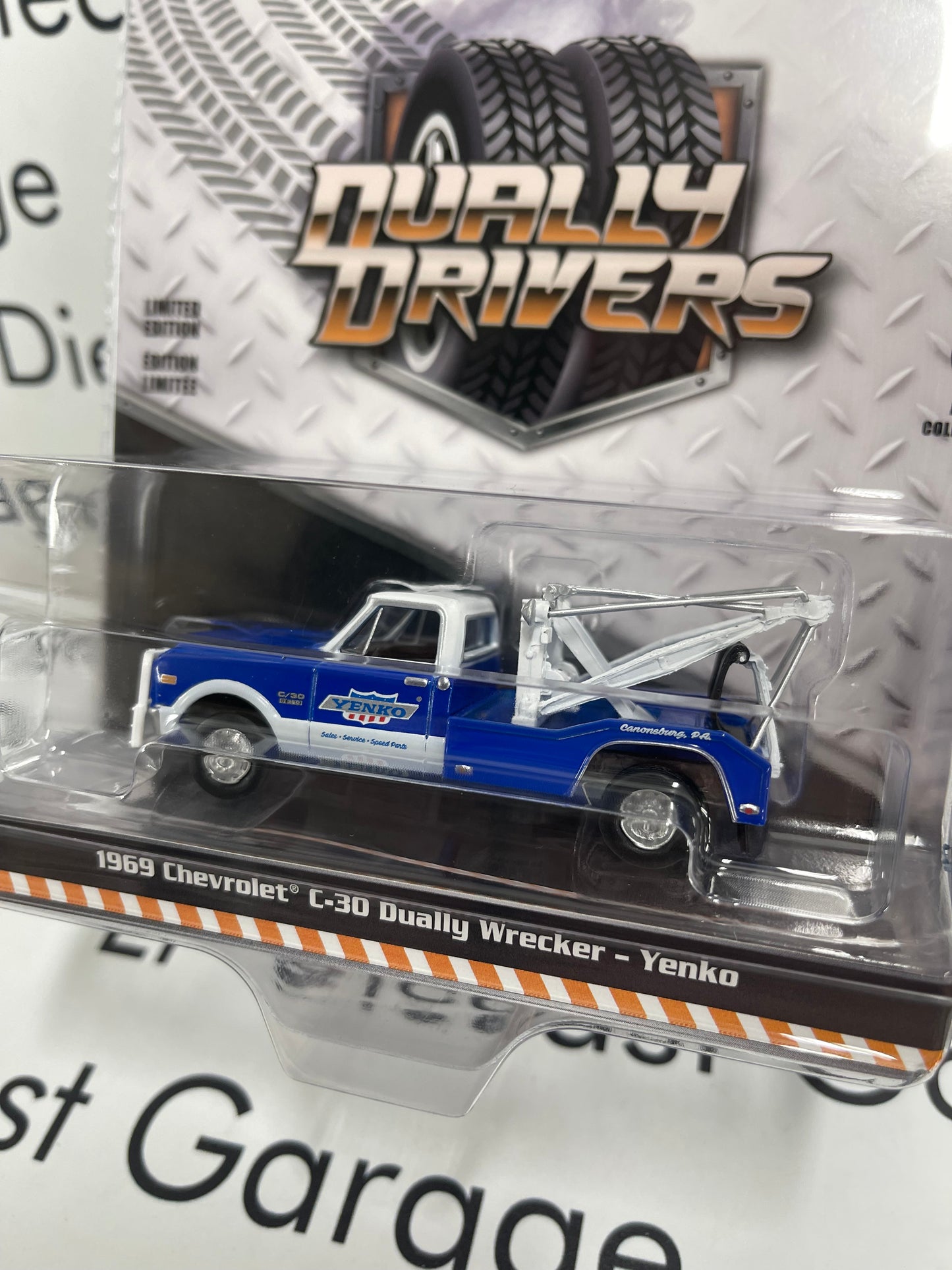 GREENLIGHT 1969 Chevrolet C30 Yenko Dually Wrecker 1:64 Diecast Dually Drivers