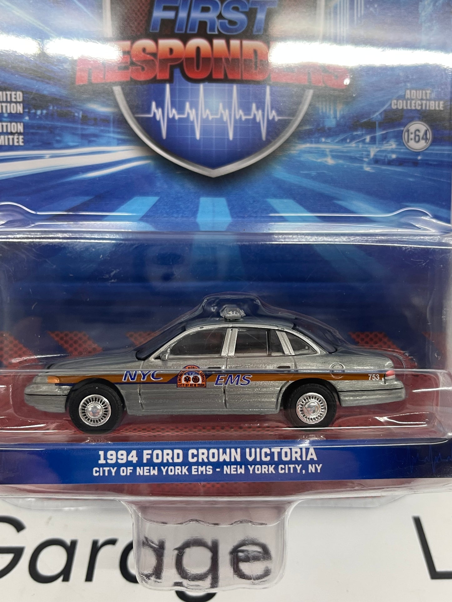 RAW CHASE GREENLIGHT 1994 Ford Crown Victoria EMS NYC 1:64 Diecast First Responders