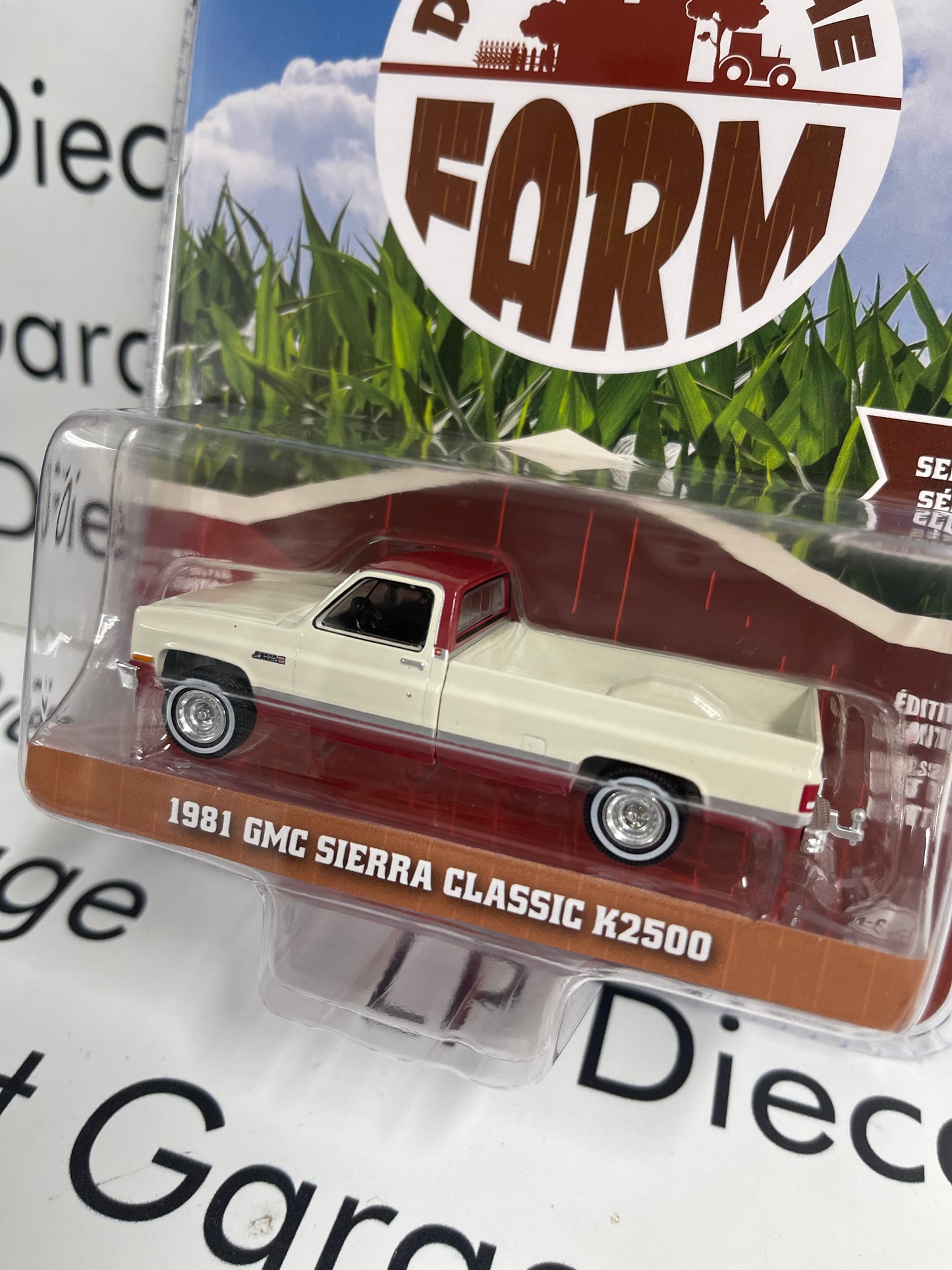 GREENLIGHT 1981 GMC Sierra Classic Tan 1:64 Diecast Down on the Farm Truck