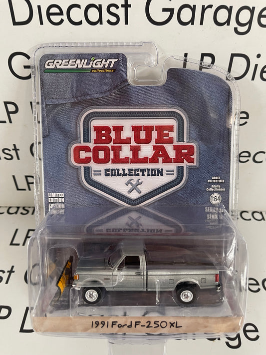 GREENLIGHT *RAW* Chase 1991 Ford F-250 XL with Plow Blue Collar Collection 1:64 Diecast