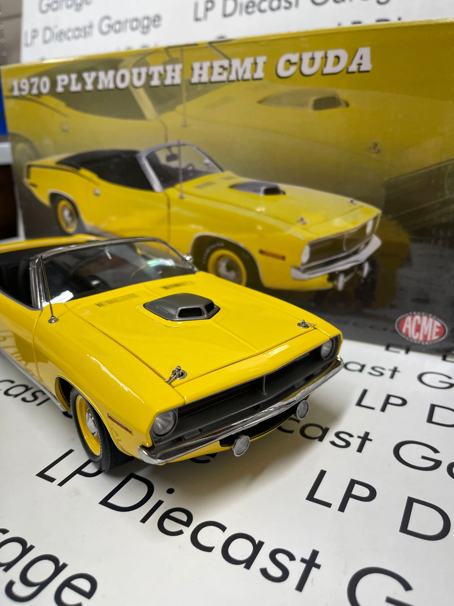 ACME 1970 Plymouth Hemi Cuda Convertible Yellow A1806129 1:18 Diecast