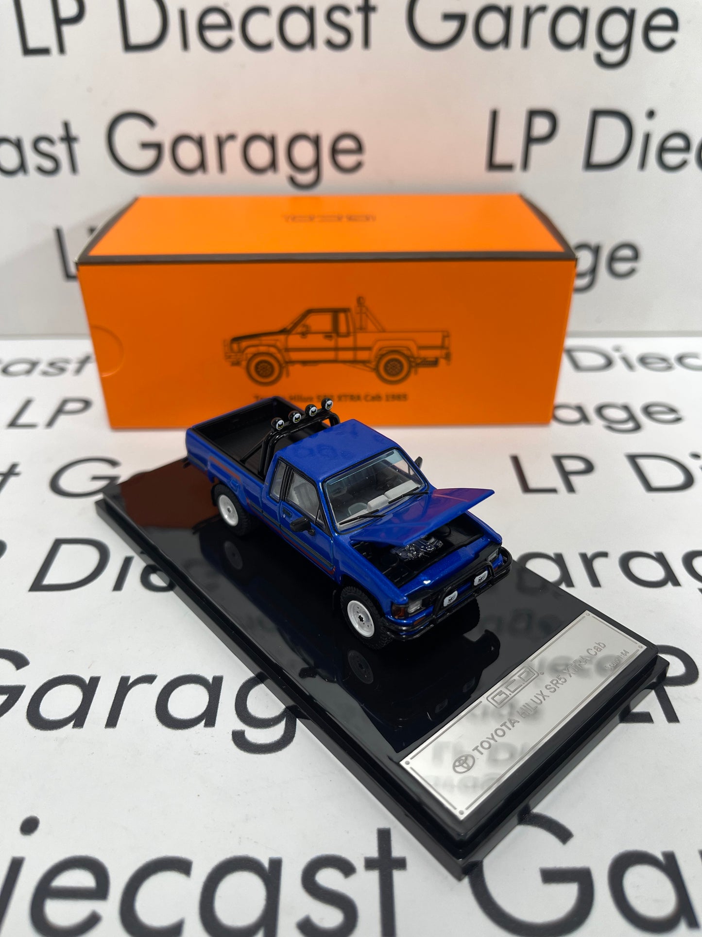 GCD 1985 Toyota Hilux SR5 Xtra Cab Blue Pickup Truck 1:64 Diecast