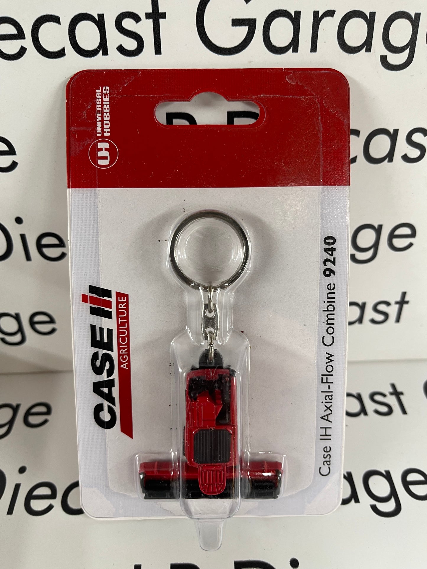 UNIVERSAL HOBBIES Case IH Axial-Flow Combine 9240 Red Keychain 1:87 Diecast