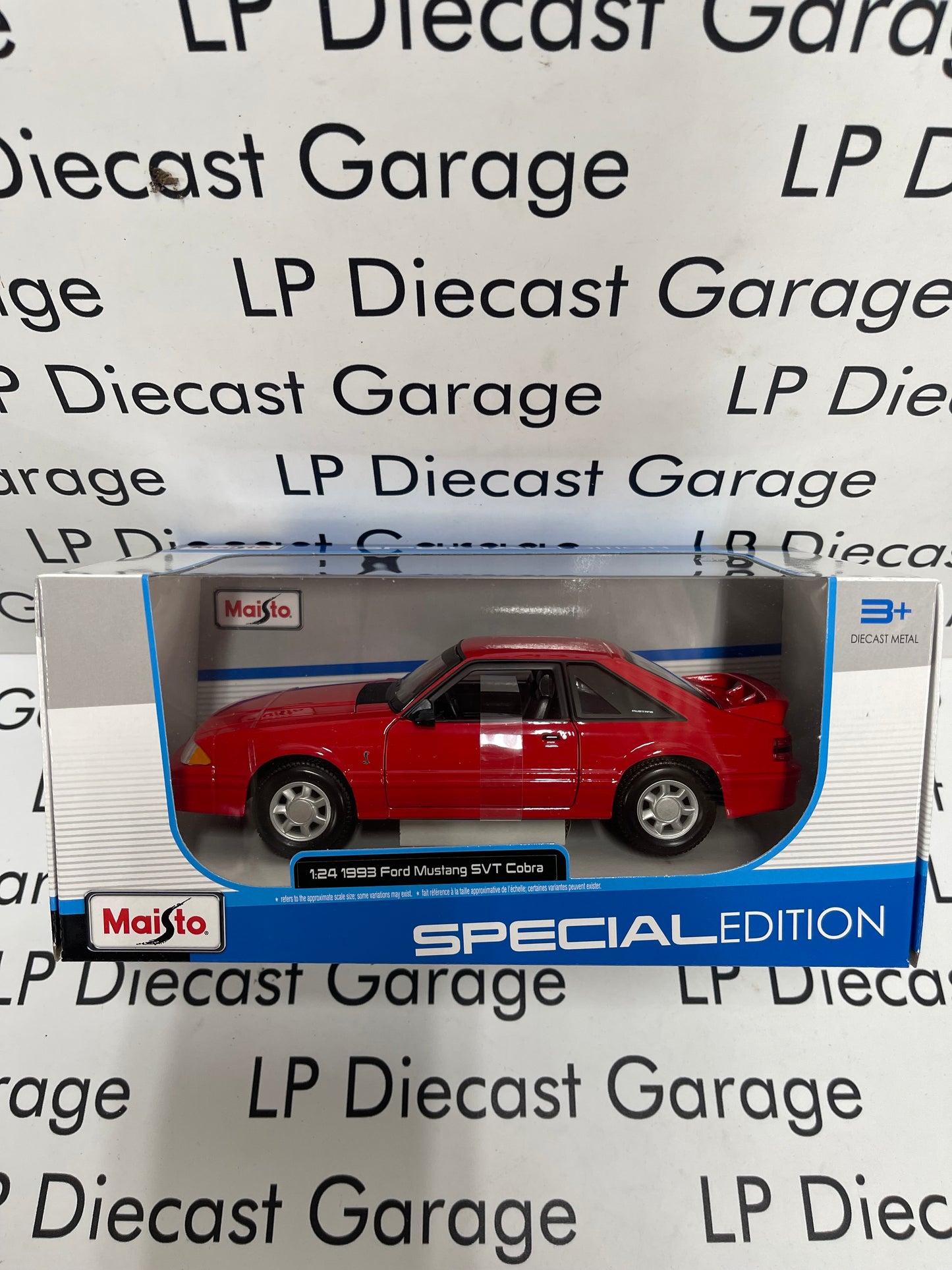 MAISTO 1993 Ford Mustang SVT Cobra Red 1:24 Scale Diecast Special Edition