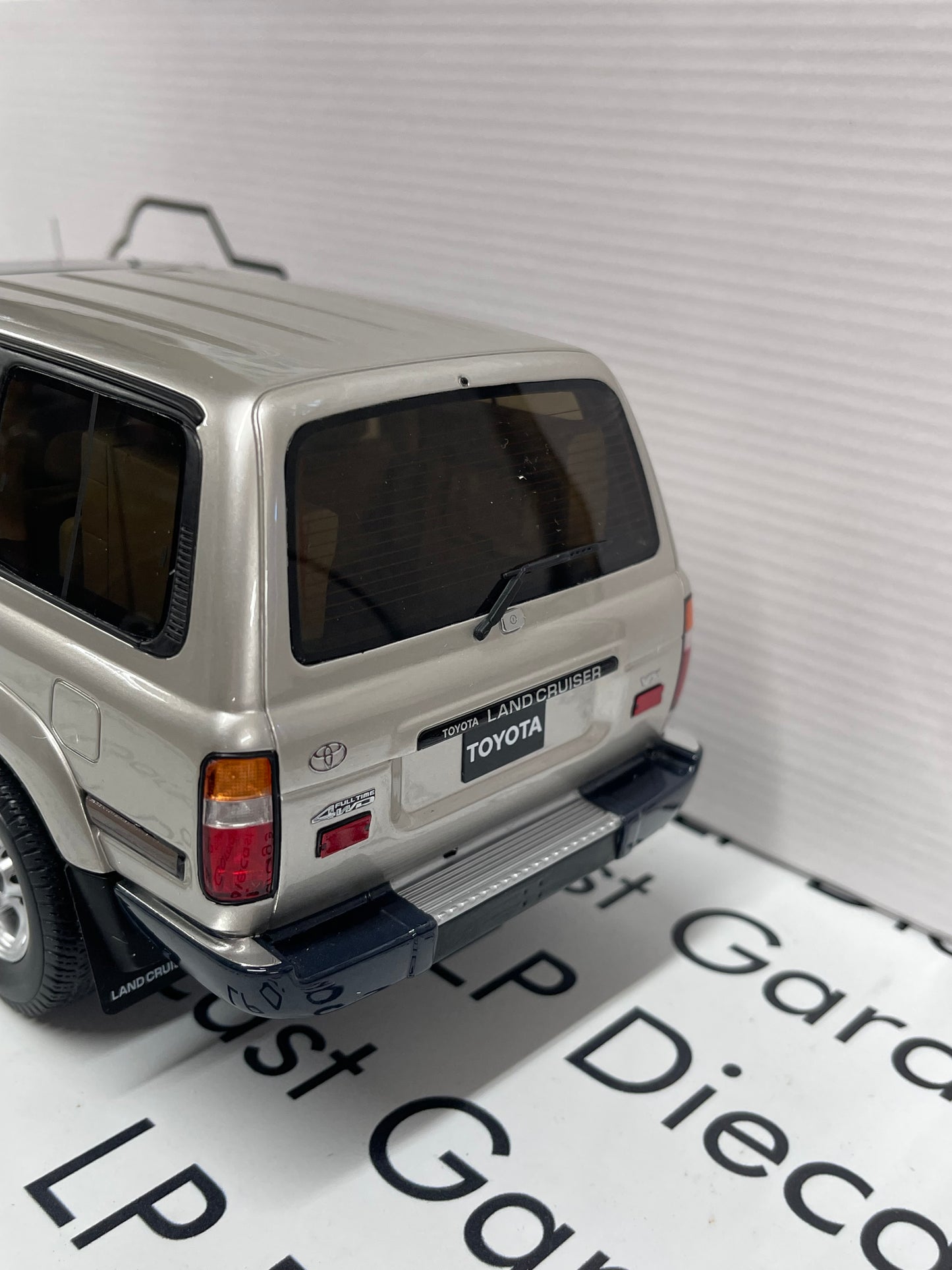 OTTO MOBILE 1992 Toyota Land Cruiser Silver 1:18 Scale Resin Model NOT Diecast