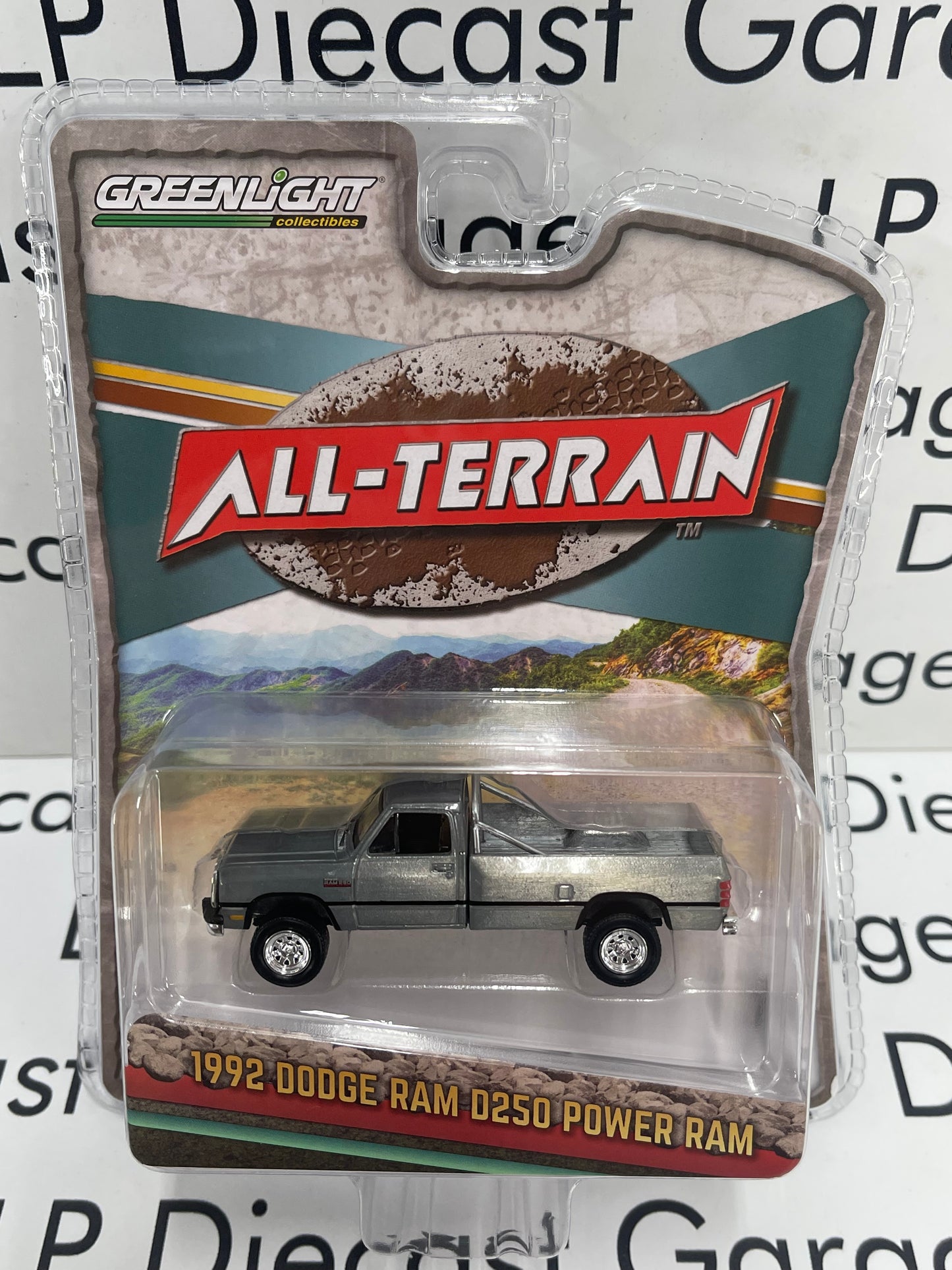 GREENLIGHT *RAW CHASE* 1992 Dodge Ram D250 Power Ram Silver All Terrain 1:64 Diecast