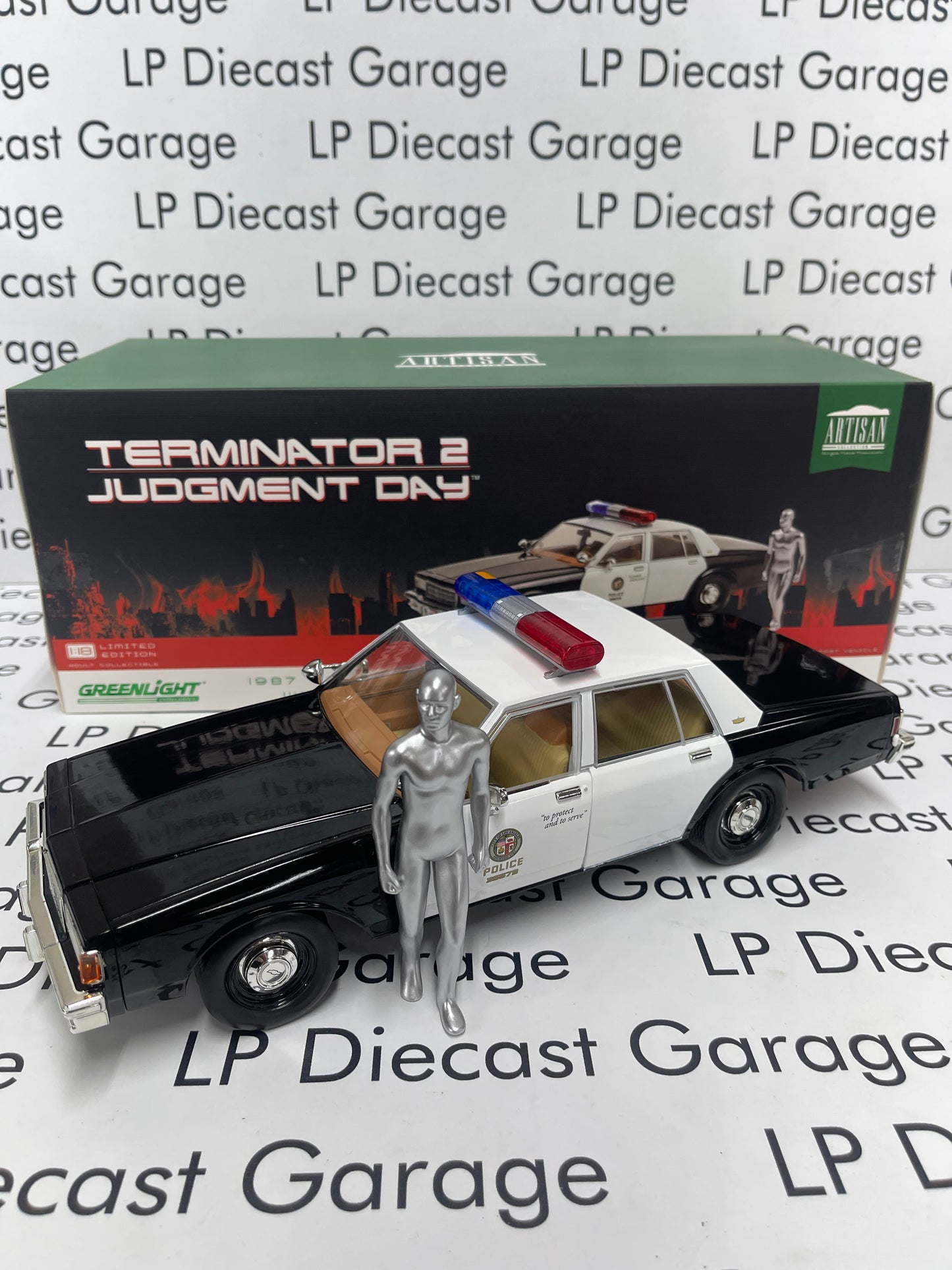 GREENLIGHT 1987 Chevrolet Caprice Metropolitan Police with T-1000 Liquid Metal Android Figure Terminator 2 Judgement Day 1:18 Diecast