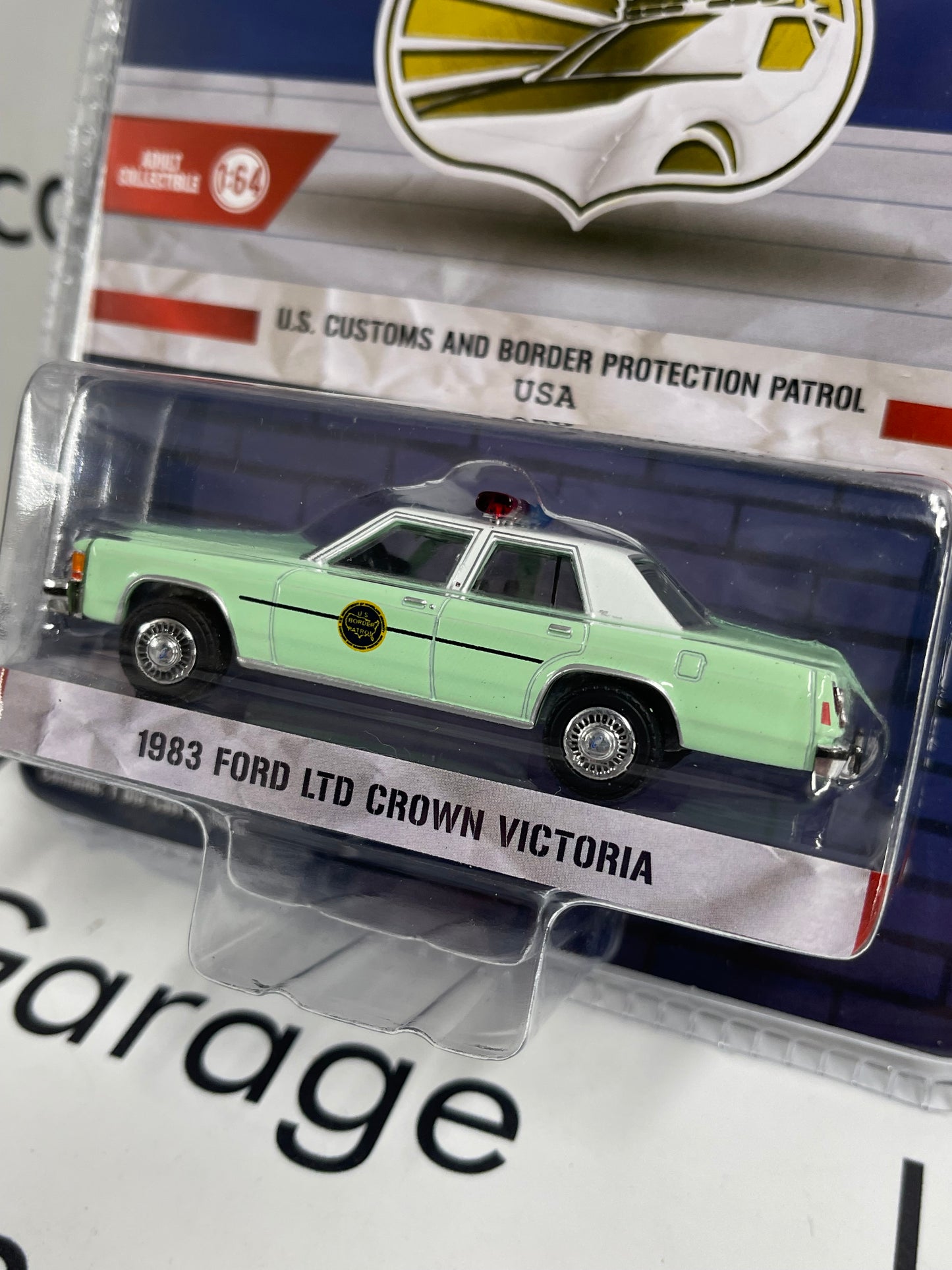 GREENLIGHT 1983 Ford LTD Crown Victoria Border Patrol 1:64 Diecast Hot Pursuit