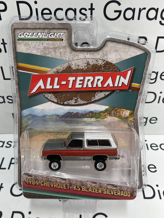 GREENLIGHT *RAW CHASE* 1984 Chevrolet K5 Blazer Silverado Frost White & Red All Terrain 1:64 Diecast