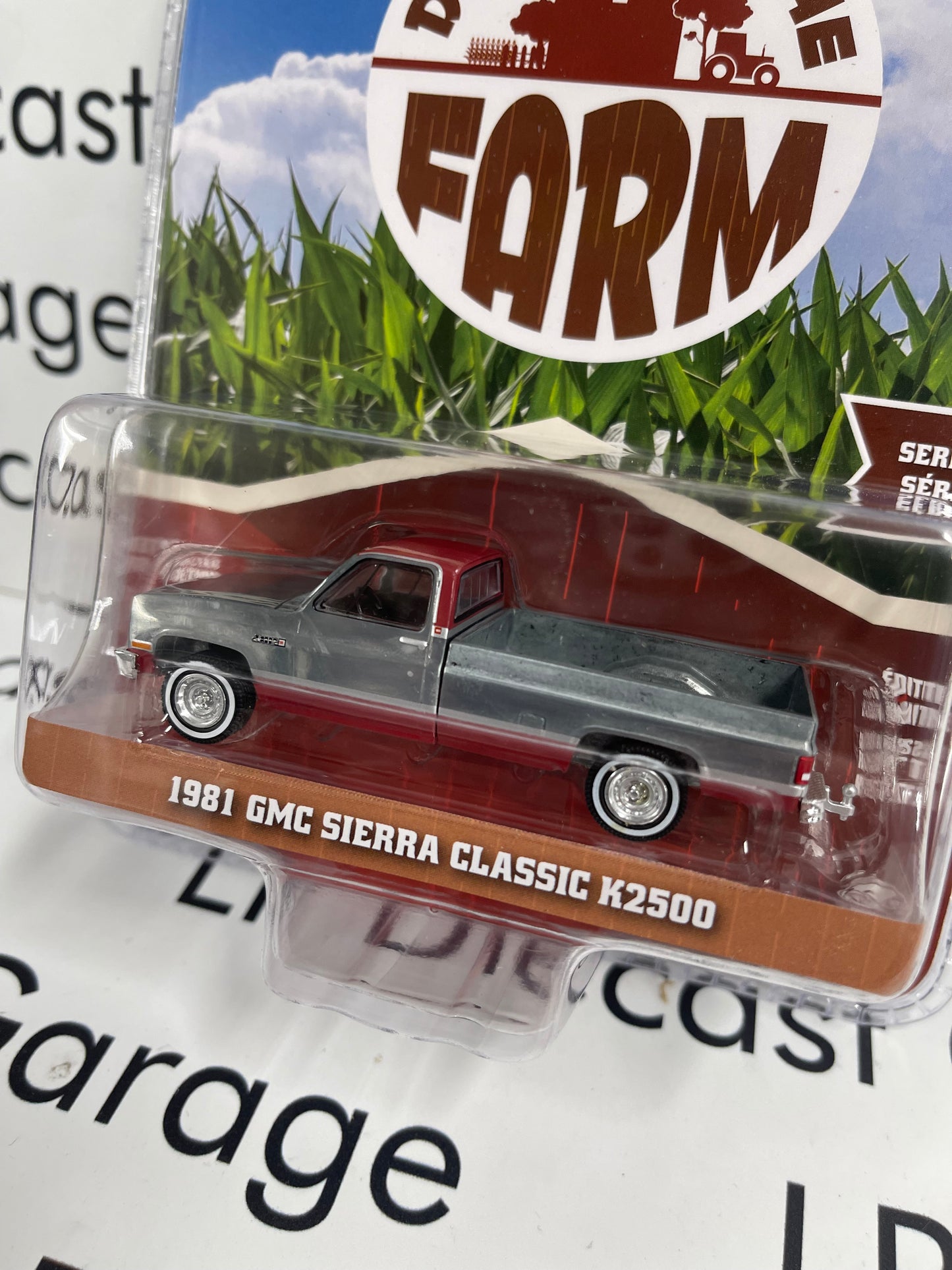 RAW CHASE GREENLIGHT 1981 GMC Sierra Classic Tan 1:64 Diecast Down on the Farm Truck