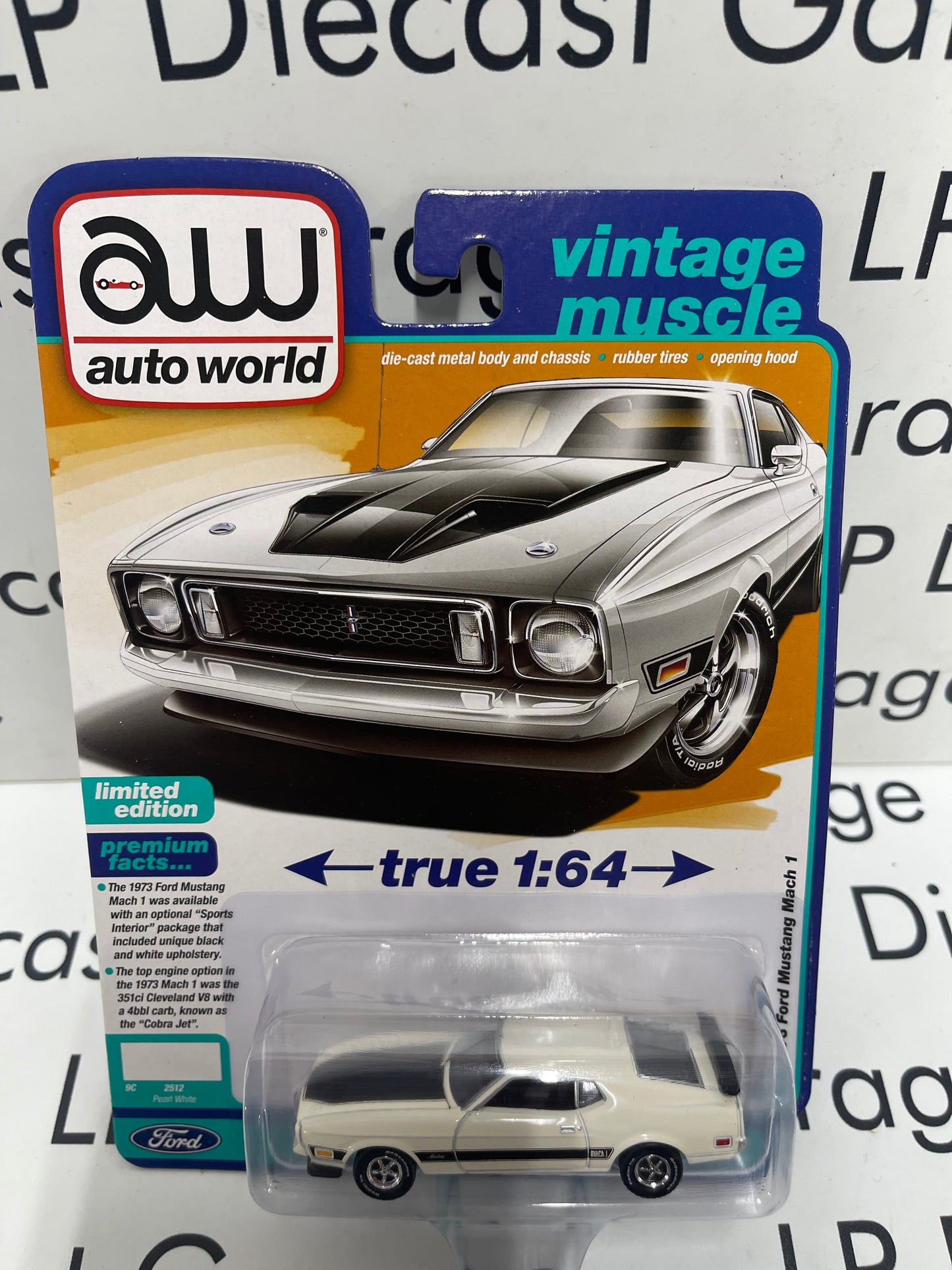 AUTO WORLD 1973 Ford Mustang Mach 1 Pearl White Vintage Muscle 1:64 Diecast