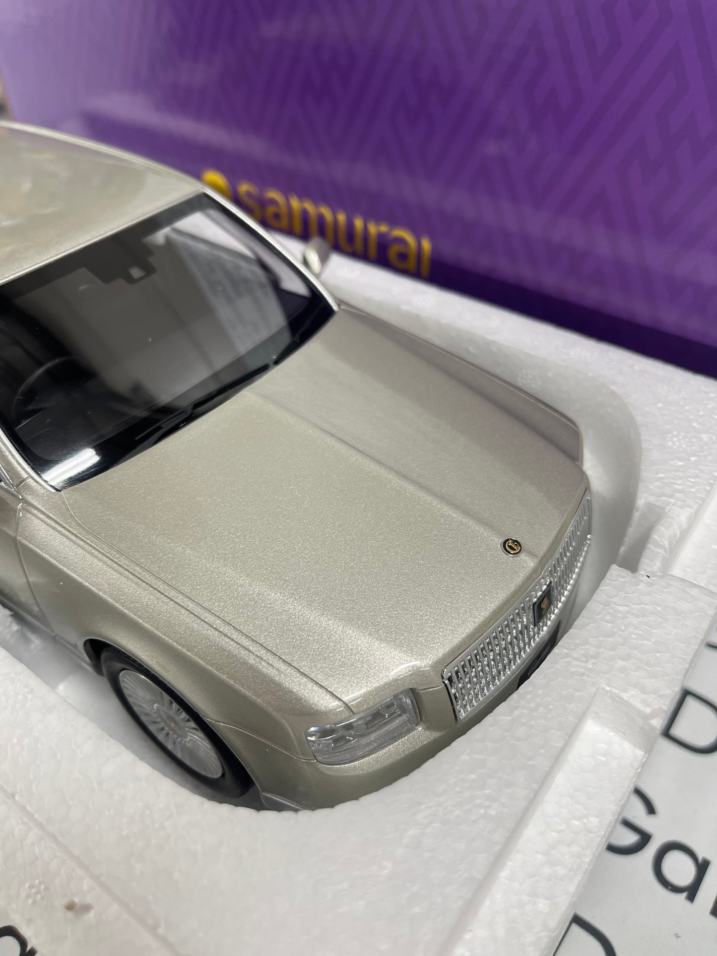 KYOSHO Samurai Toyota Century Silver 1:18 Scale Resin Model