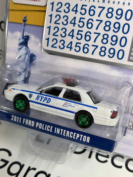 GREEN MACHINE CHASE GREENLIGHT 2011 Ford Police Interceptor NYPD 1:64 Diecast