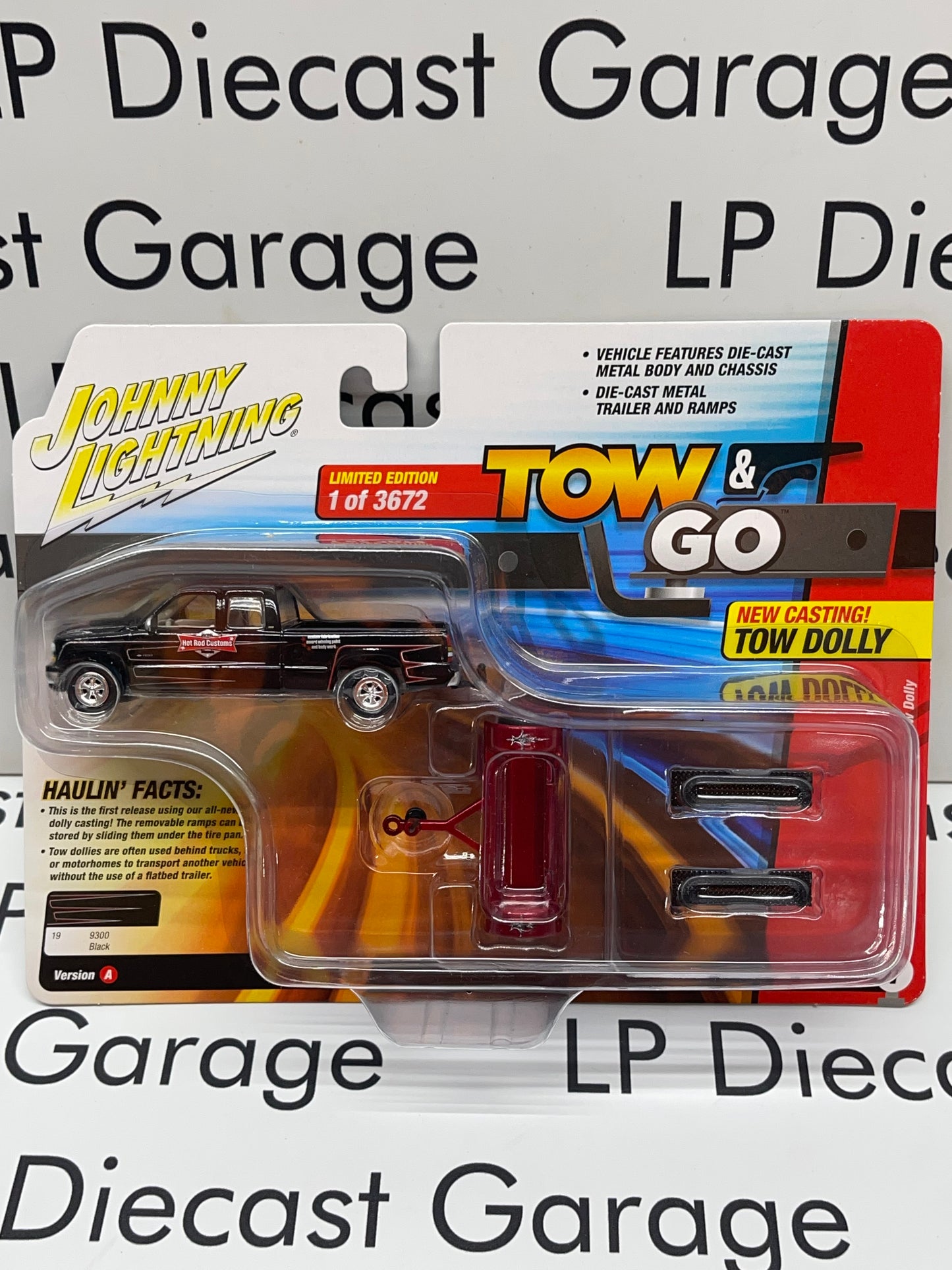 JOHNNY LIGHTNING 2002 Chevy Silverado with Tow Dolly Black Hot Rod Customs Tow & Go 1:64 Diecast