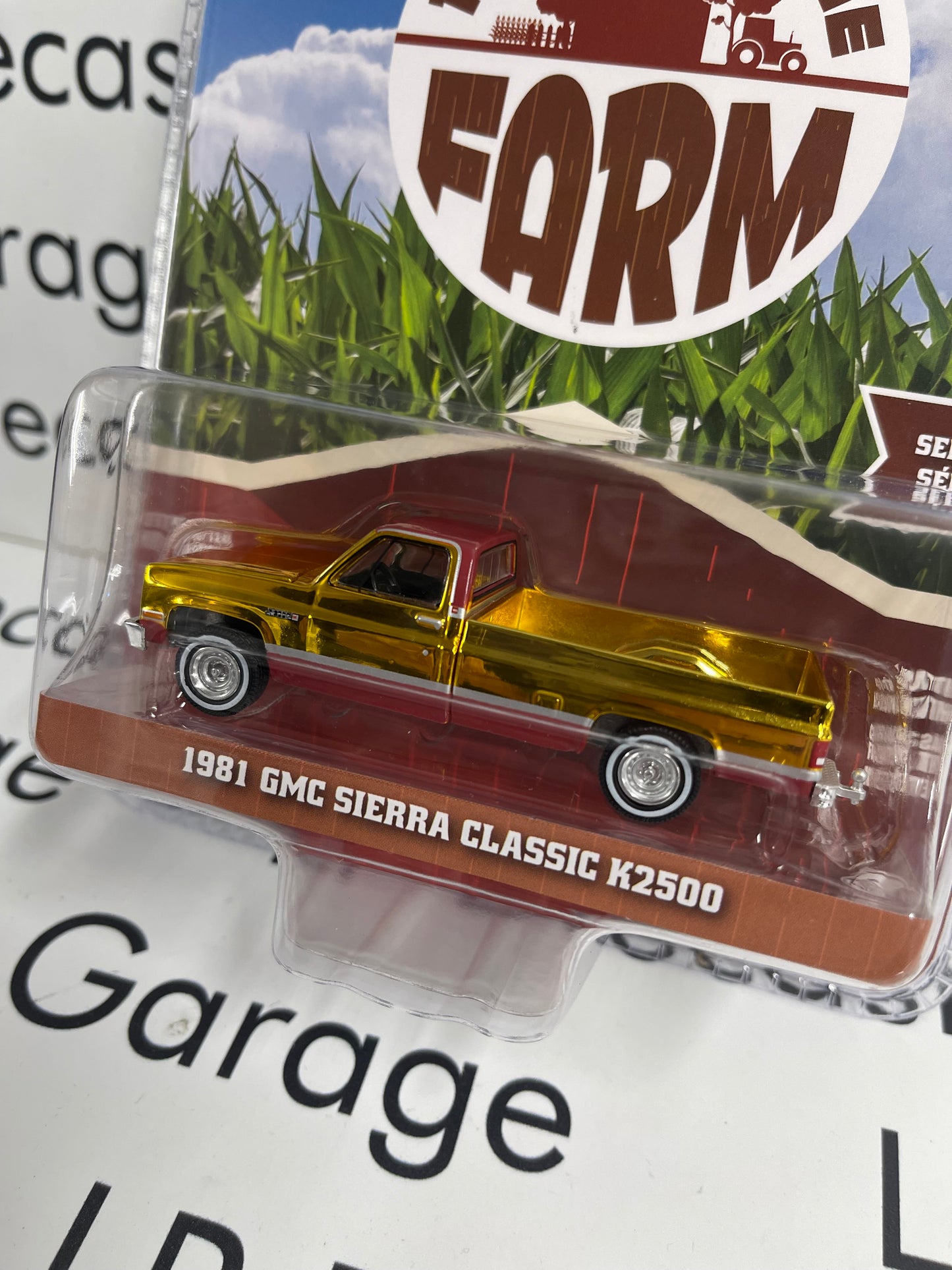 CHROME CHASE GREENLIGHT 1981 GMC Sierra Classic Tan 1:64 Diecast Down on the Farm Truck