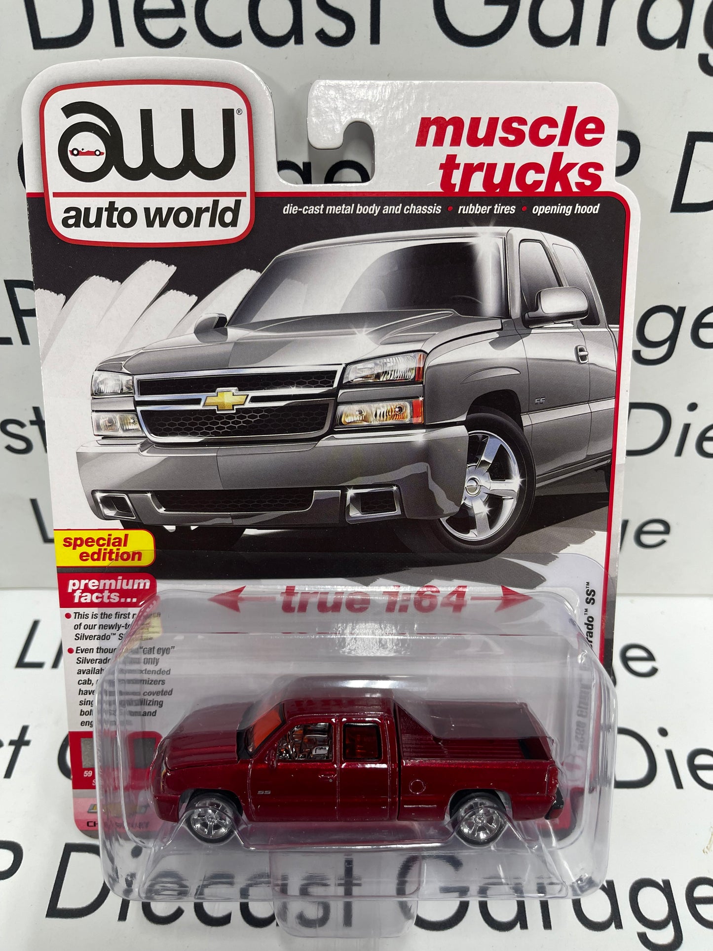 AUTO WORLD *ULTRA RED CHASE* 2006 Chevy Silverado SS Silver Birch Metallic Muscle Trucks 1:64 Diecast