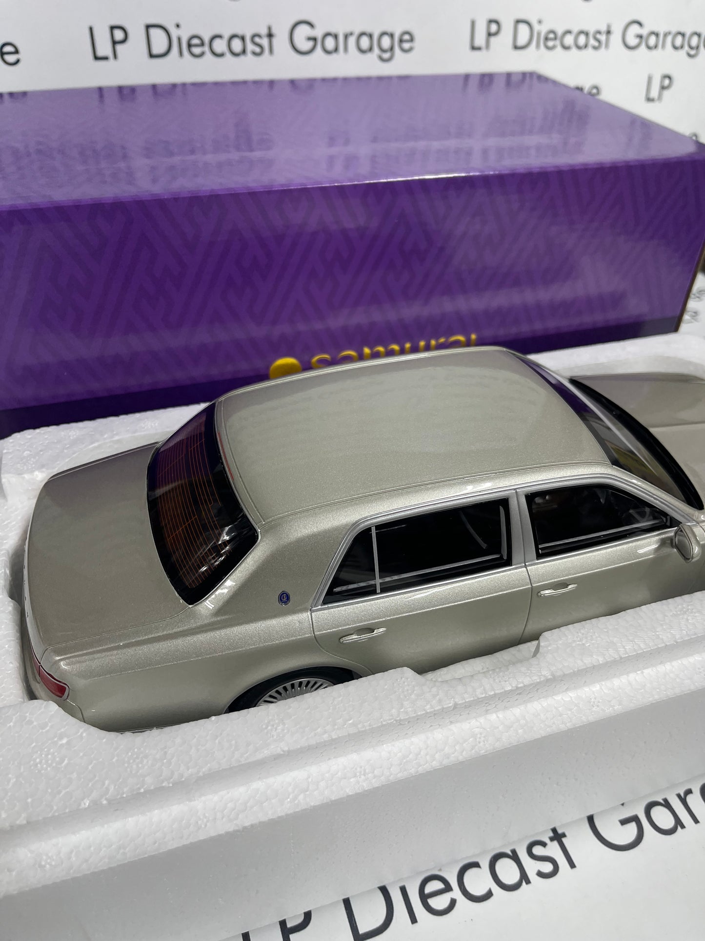 KYOSHO Samurai Toyota Century Silver 1:18 Scale Resin Model