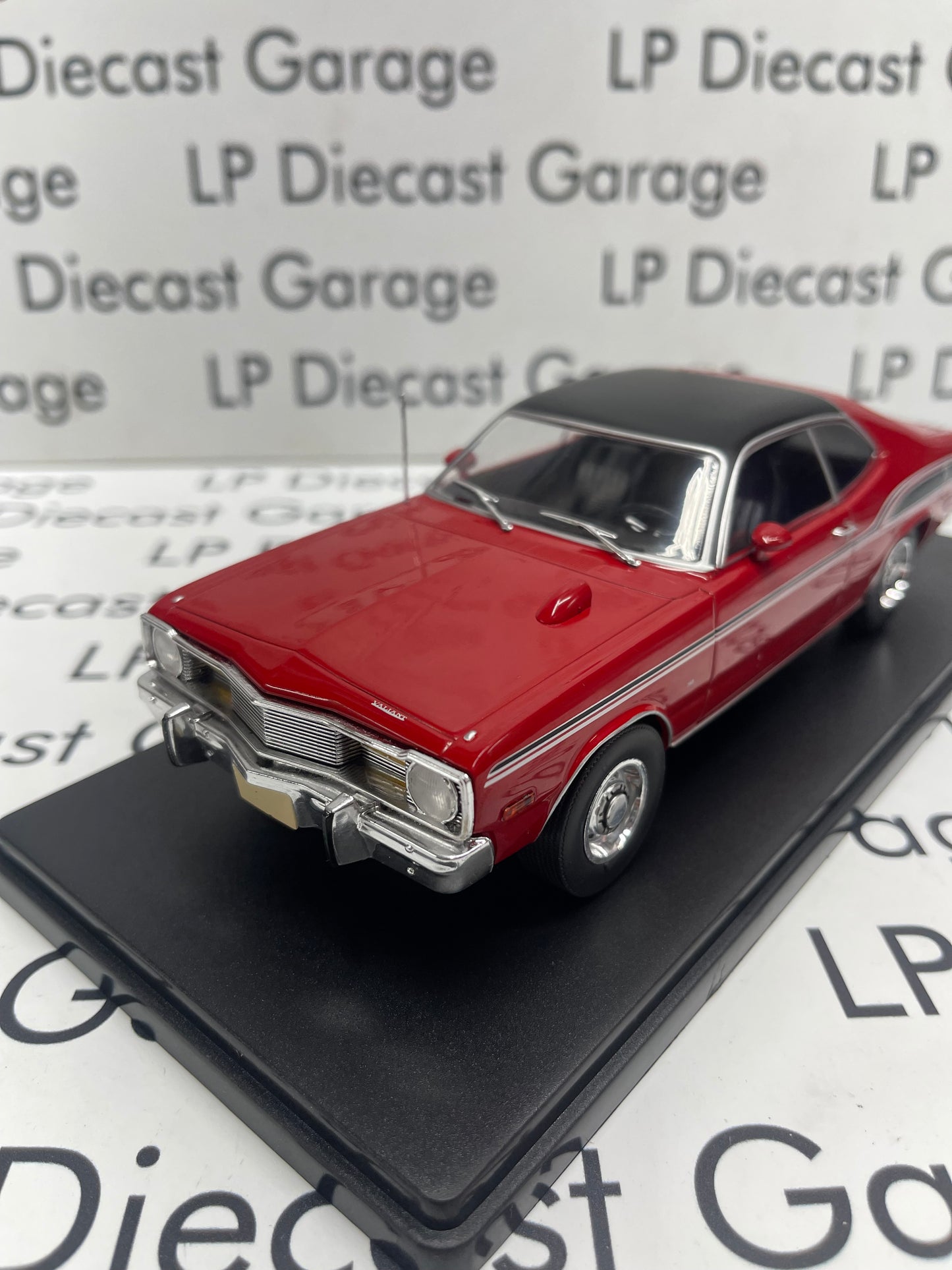 EDICOLA 1975 Plymouth Valiant Super Bee 360 Red & Black 1:24 Scale Diecast