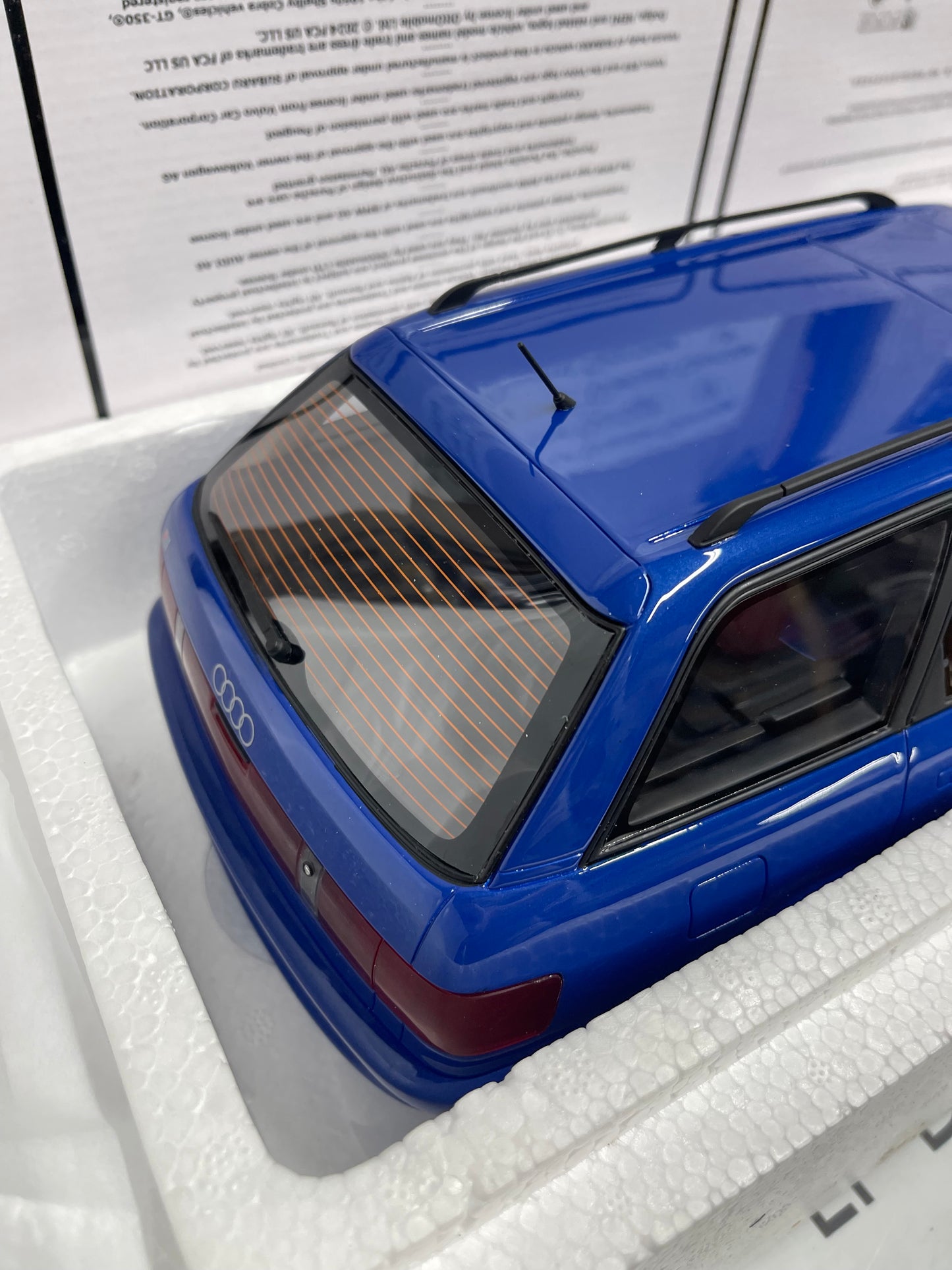 OTTO MOBILE 1994 Audi RS2 Avant Blue 1:12 Scale Resin Model