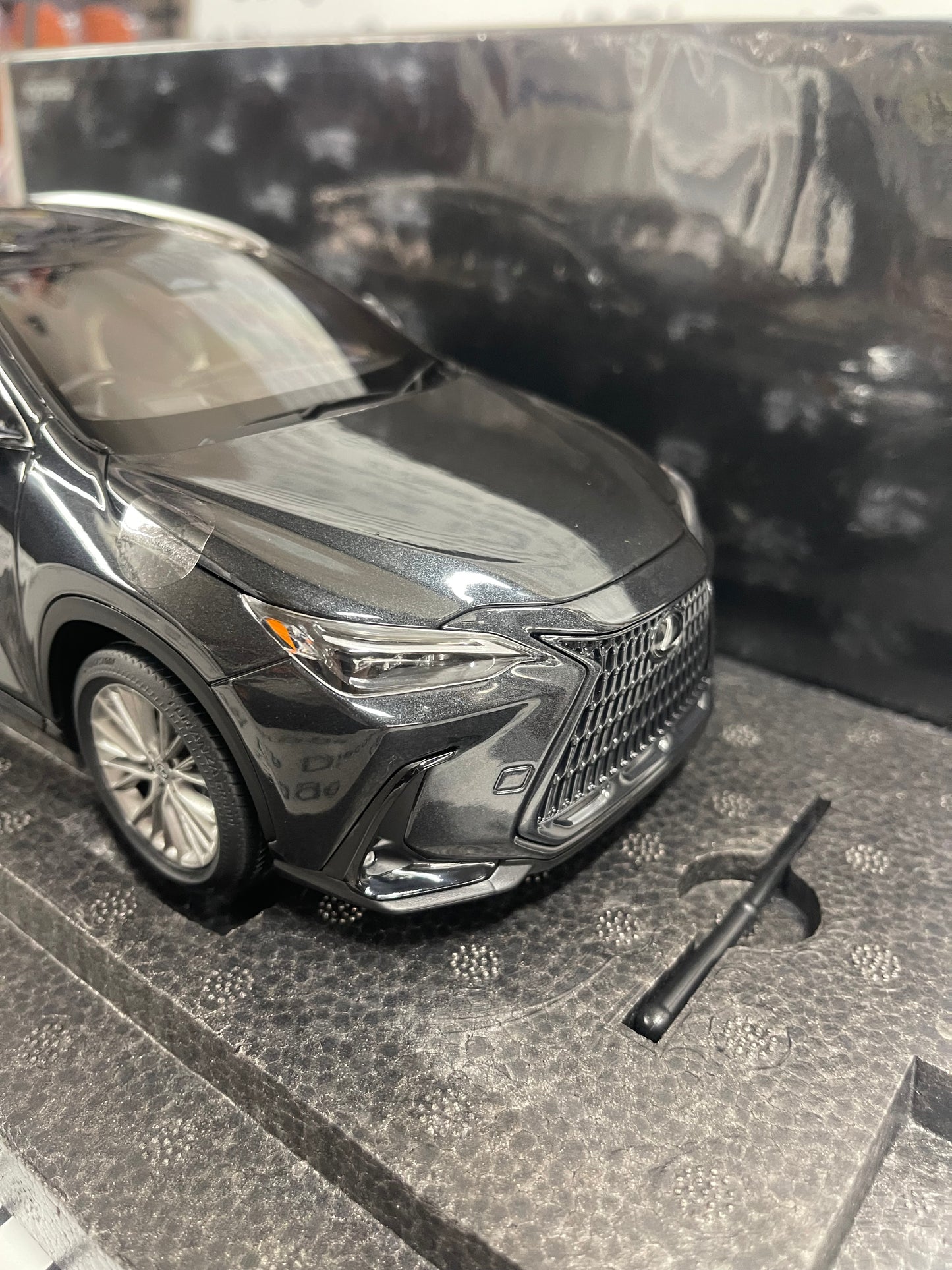 KYOSHO 2022 Lexus NX 450h+ Graphite Black GF 1:18 Diecast