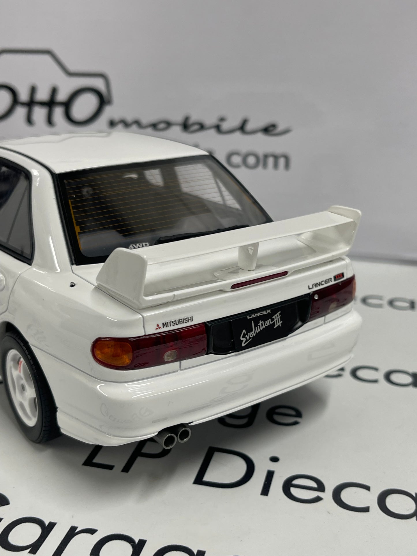 OTTO MOBILE Mitsubishi Lancer EVO III White 1:18 Scale Resin Model OT1065