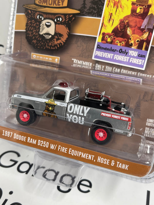 RAW CHASE GREENLIGHT 1987 Dodge Ram 250 Smokey Bear Fire 1:64 Diecast