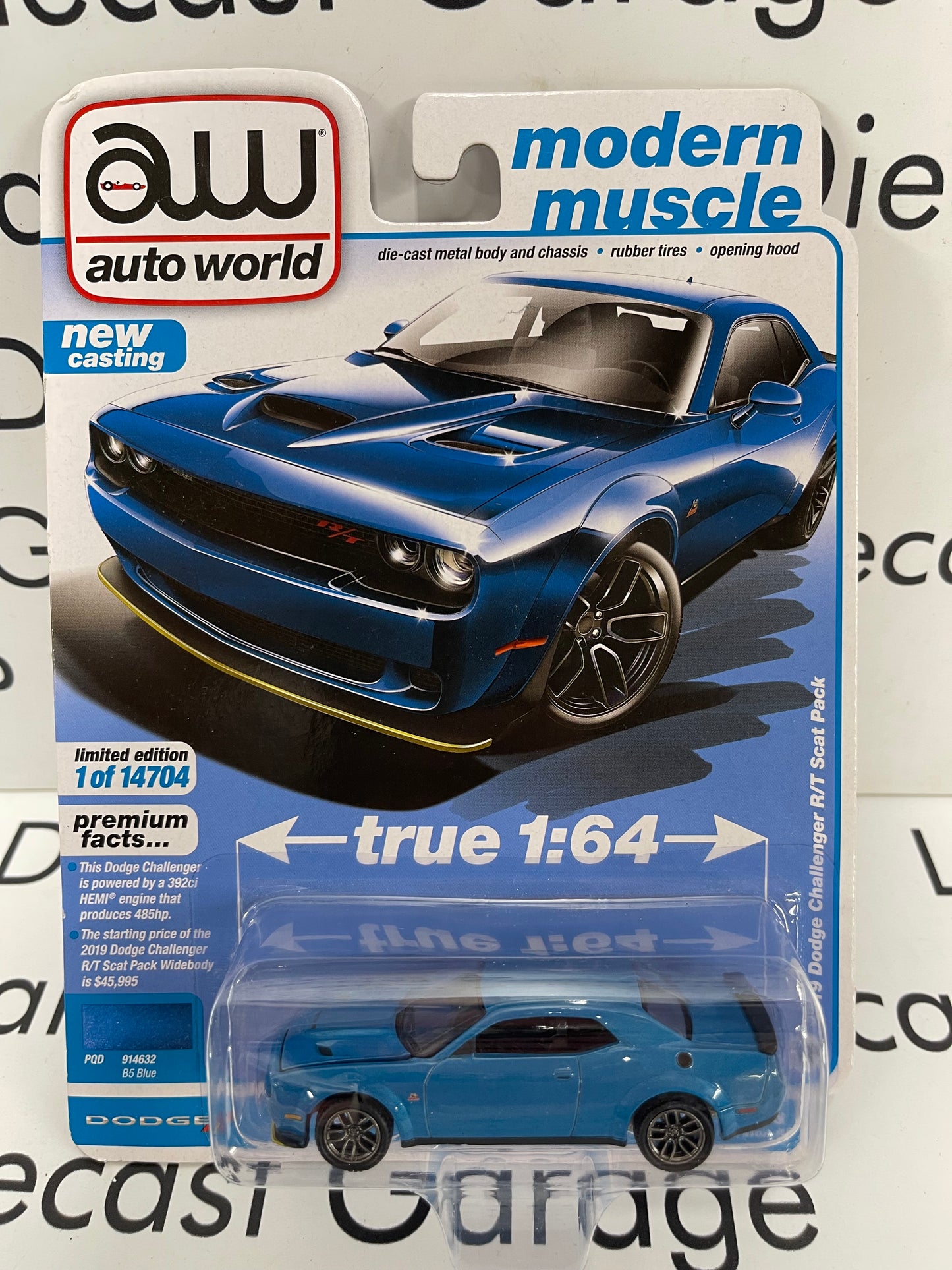 AUTO WORLD 2019 Dodge Challenger R/T Scat Pack B5 Blue Modern Muscle 1:64 Diecast