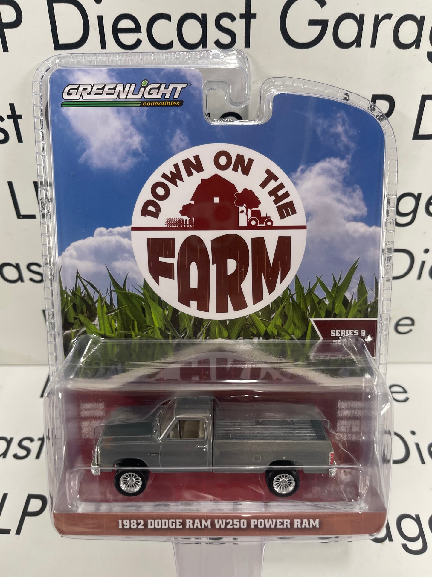 RAW CHASE GREENLIGHT 1982 Dodge Ram W250 Power Wagon 1:64 Diecast Down on the Farm