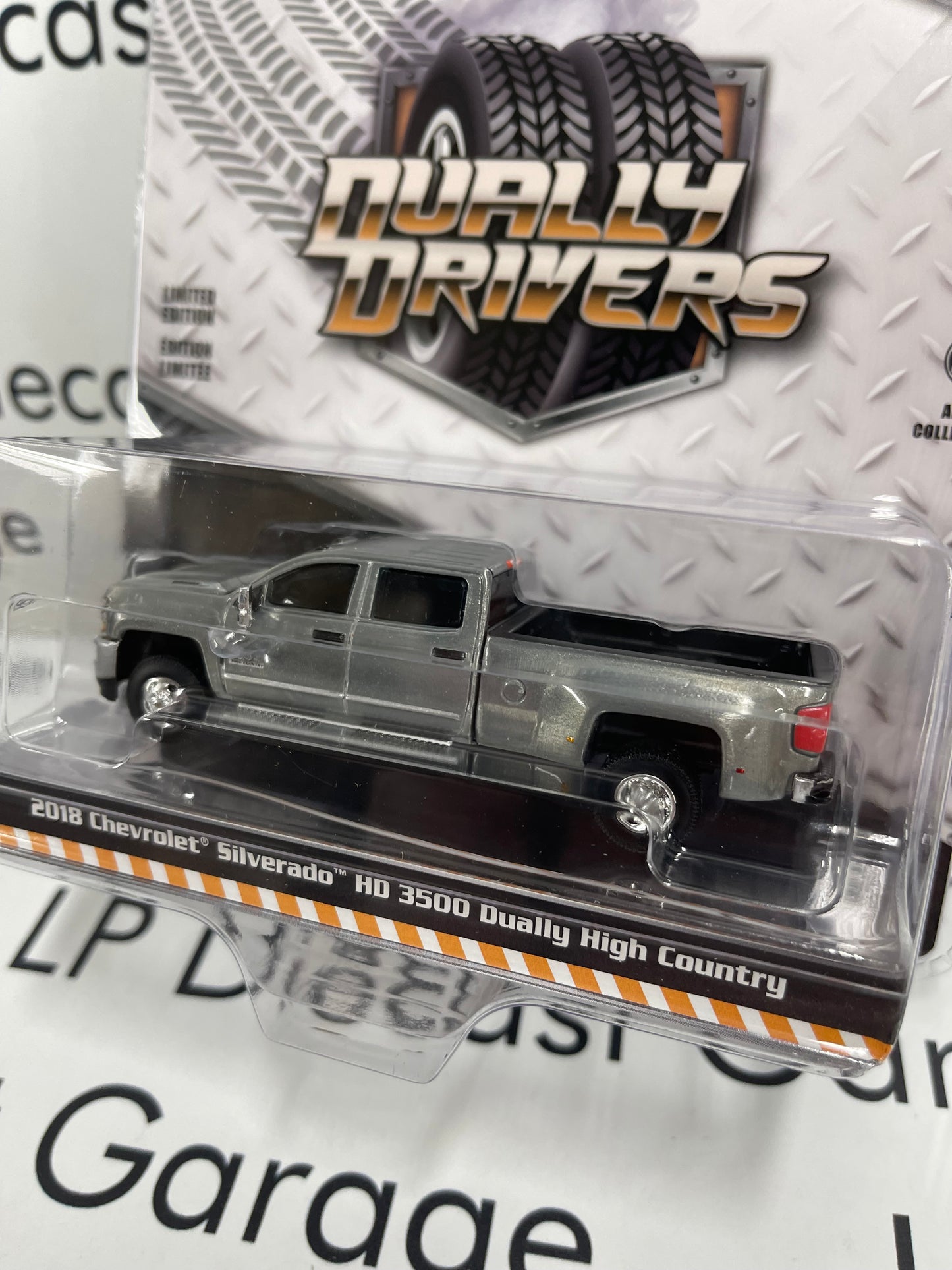 RAW CHASE GREENLIGHT 2018 Chevrolet Silverado 3500HD 1:64 Diecast Dually Drivers