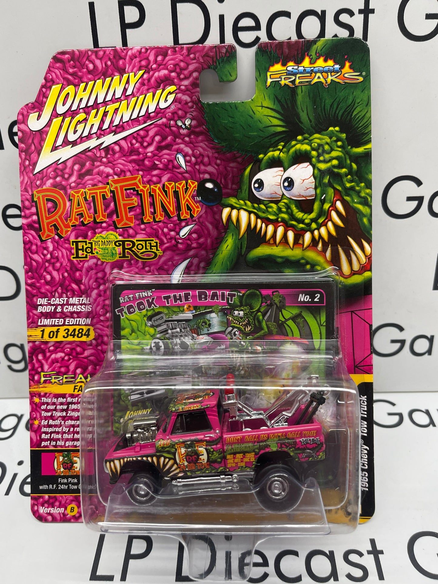 JOHNNY LIGHTNING 1965 Chevrolet Tow Truck Rat Fink Took the Bait Pink Street Freaks Zingers 1:64 Diecast