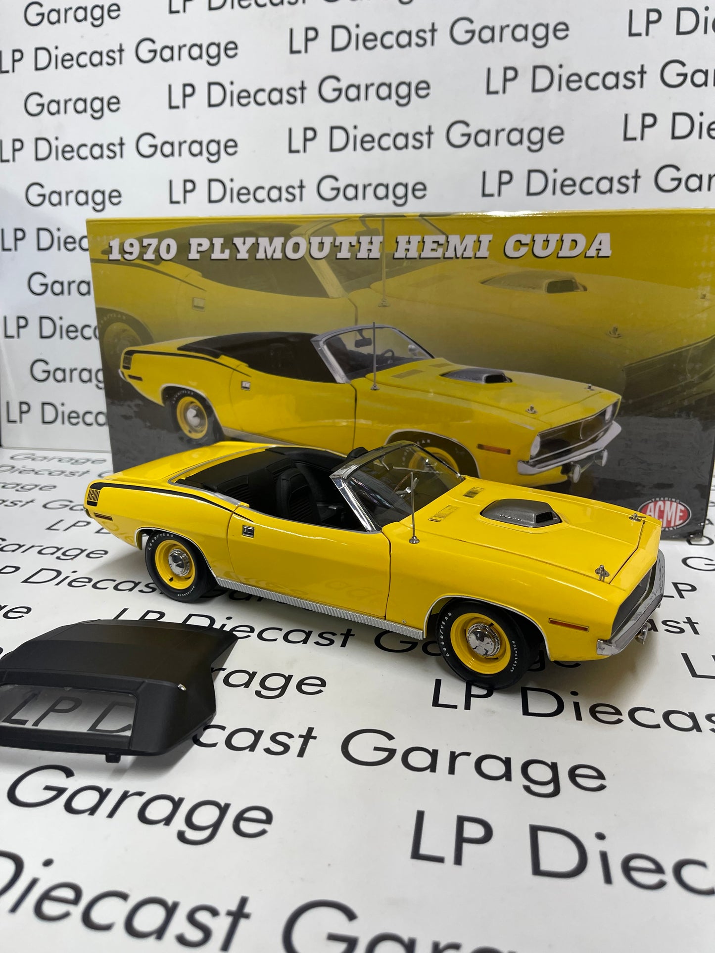 ACME 1970 Plymouth Hemi Cuda Convertible Yellow A1806129 1:18 Diecast