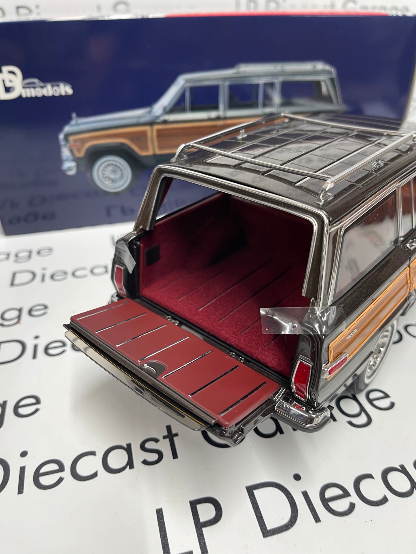 DD Models 1991 Jeep Grand Cherokee Dover Gray Metallic Woody 1:18 Diecast AUTOart Mold