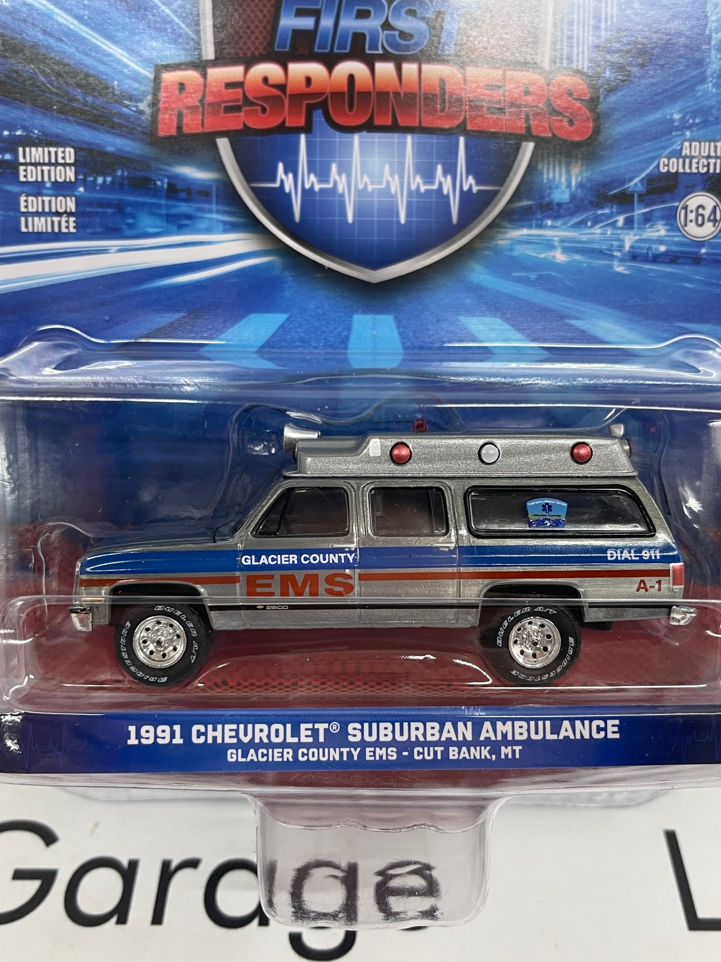 RAW CHASE GREENLIGHT 1991 Chevrolet Suburban Ambulance EMS 1:64 Diecast First Responders