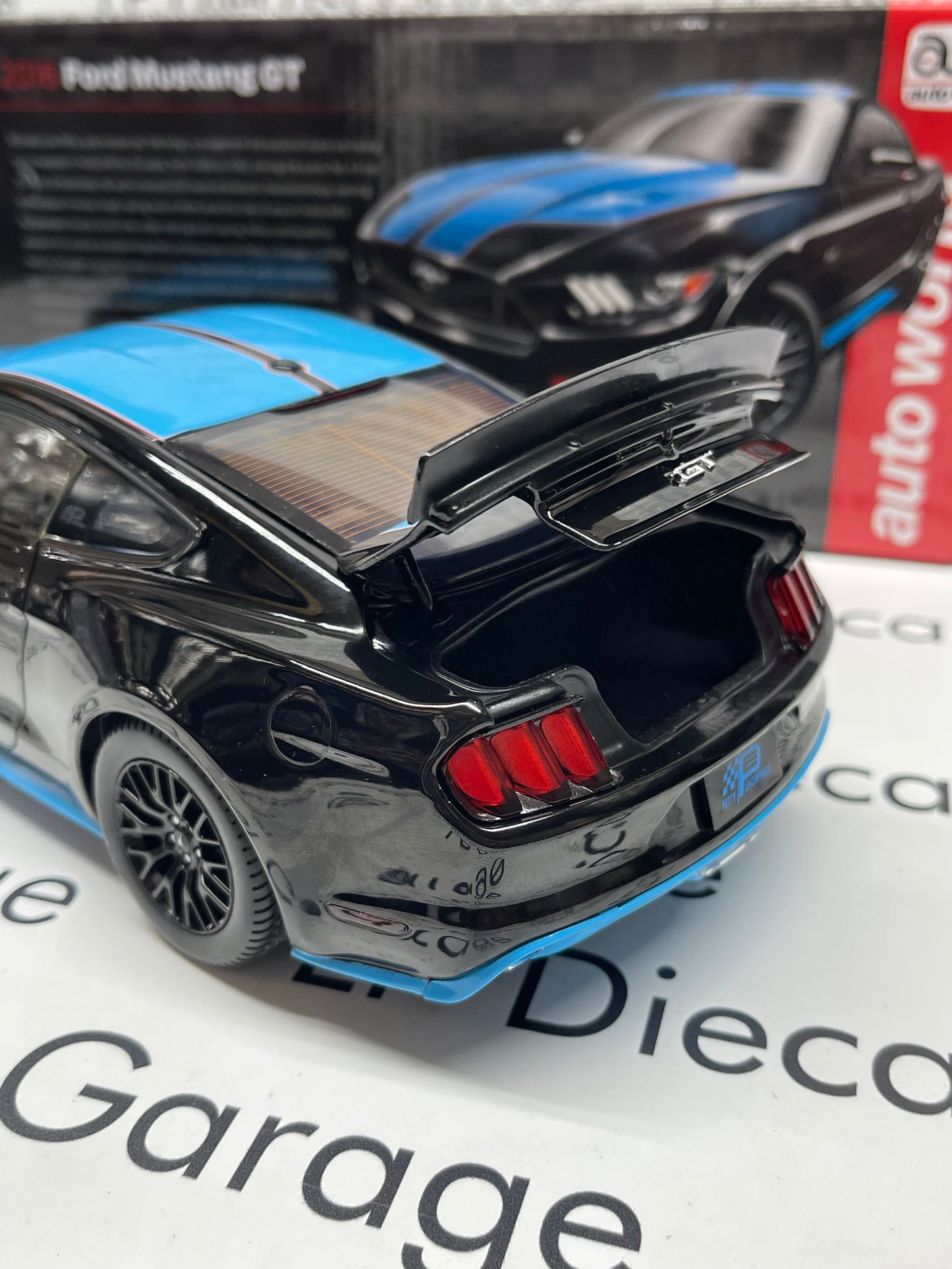 AUTO WORLD 2016 Ford Mustang GT Richard Petty Edition Black & Blue 1:18 Diecast