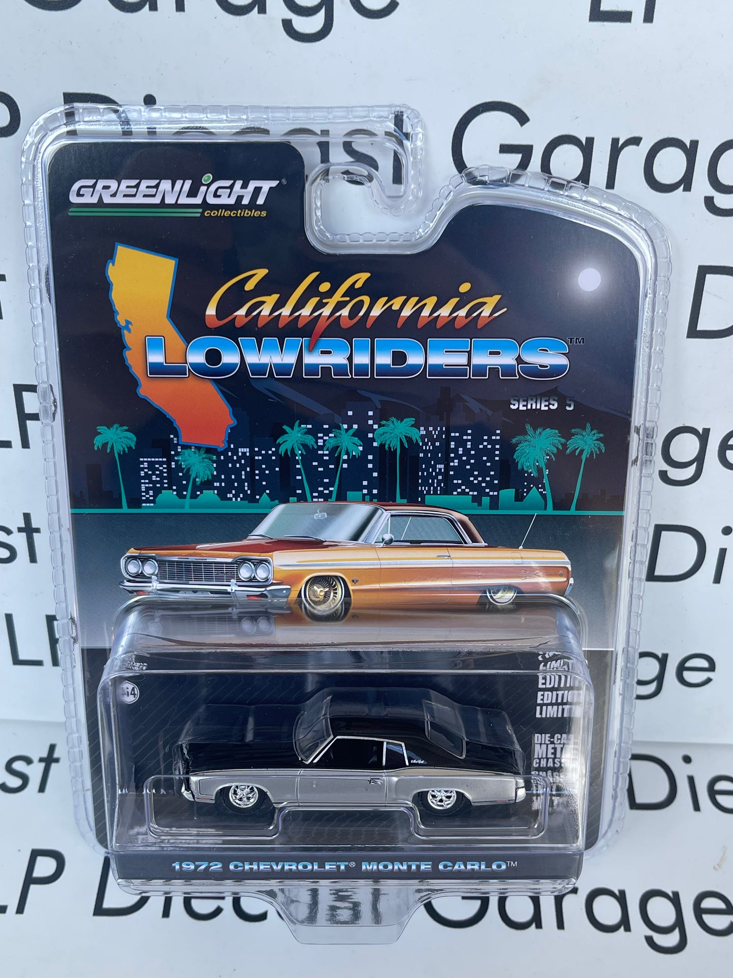 GREENLIGHT 1972 Chevrolet Monte Carlo Silver & Black California Lowriders Series 5 1:64 Diecast