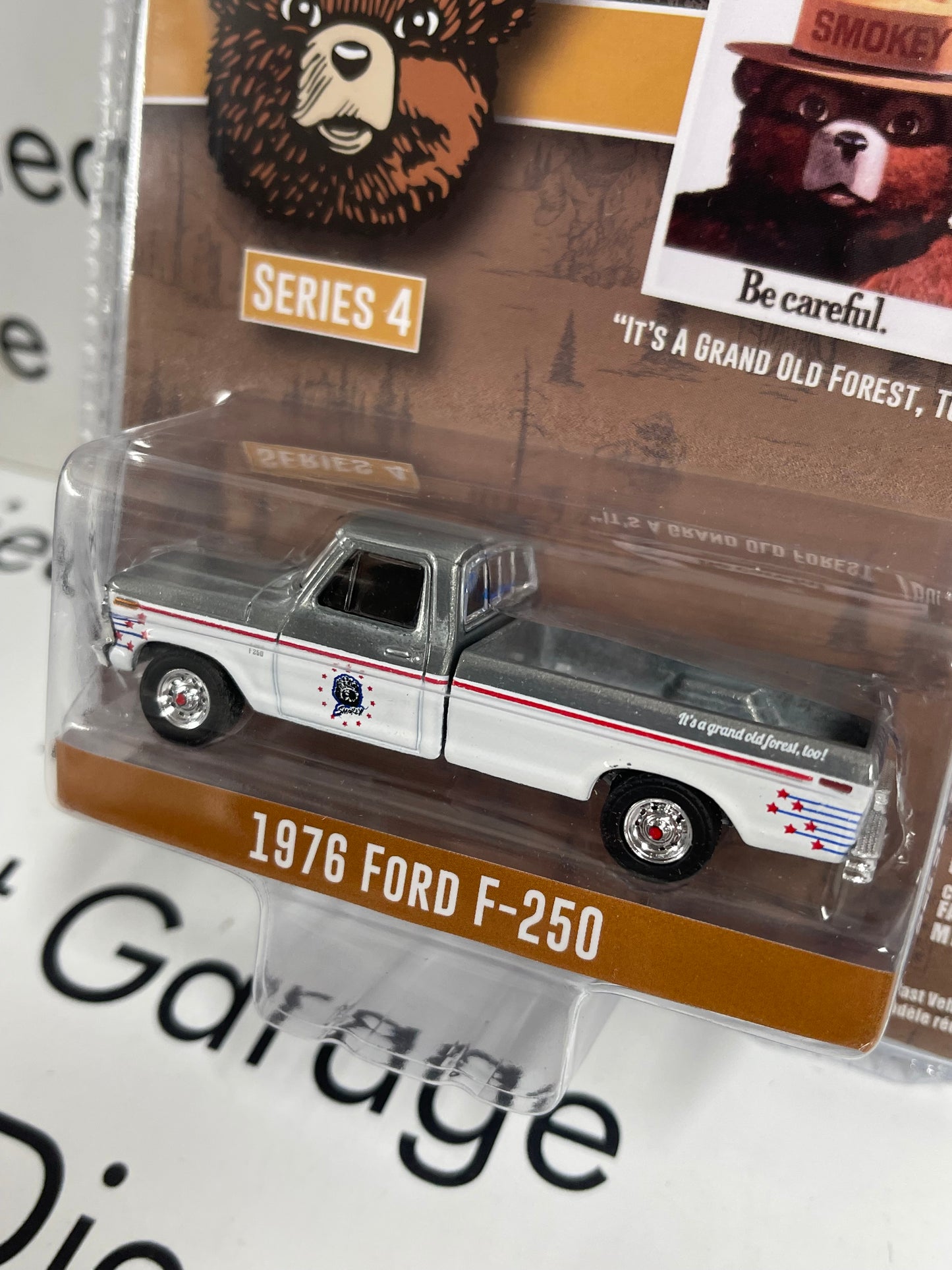 RAW CHASE GREENLIGHT 1976 Ford F-250 Smokey Bear Blue & White 1:64 Diecast