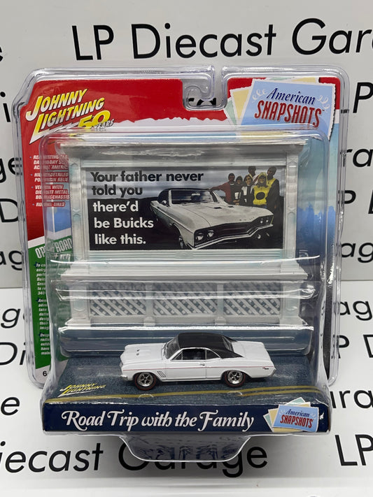 JOHNNY LIGHTNING 1967 Buick GS400 American Snapshot Billboard Car 1:64 Diecast