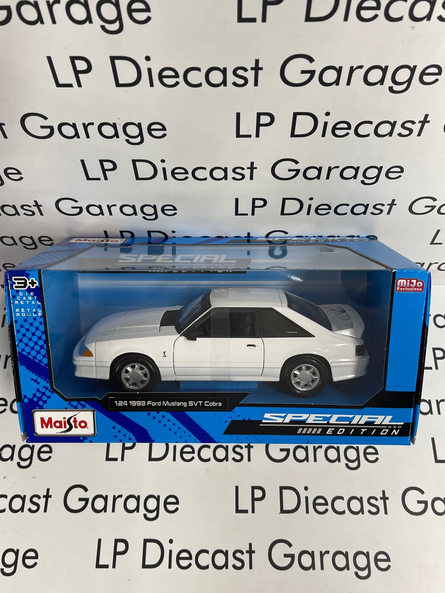 MAISTO 1993 Ford Mustang SVT Cobra White 1:24 Scale Diecast MiJo