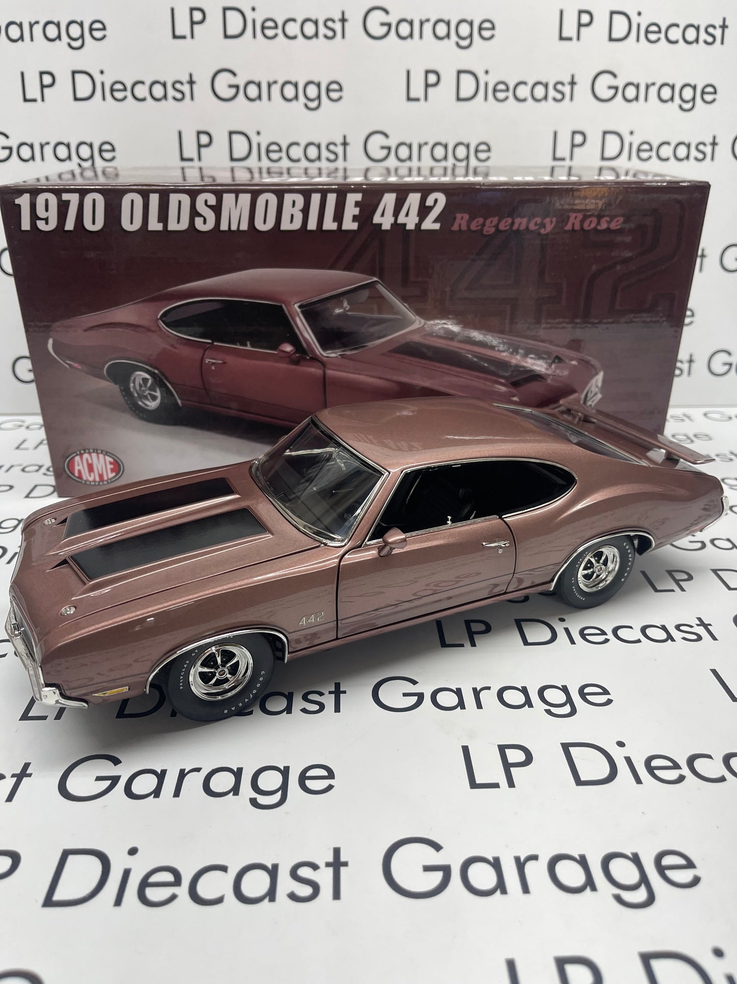 ACME 1970 Oldsmobile 442 Regency Rose A1805626 1:18 Diecast