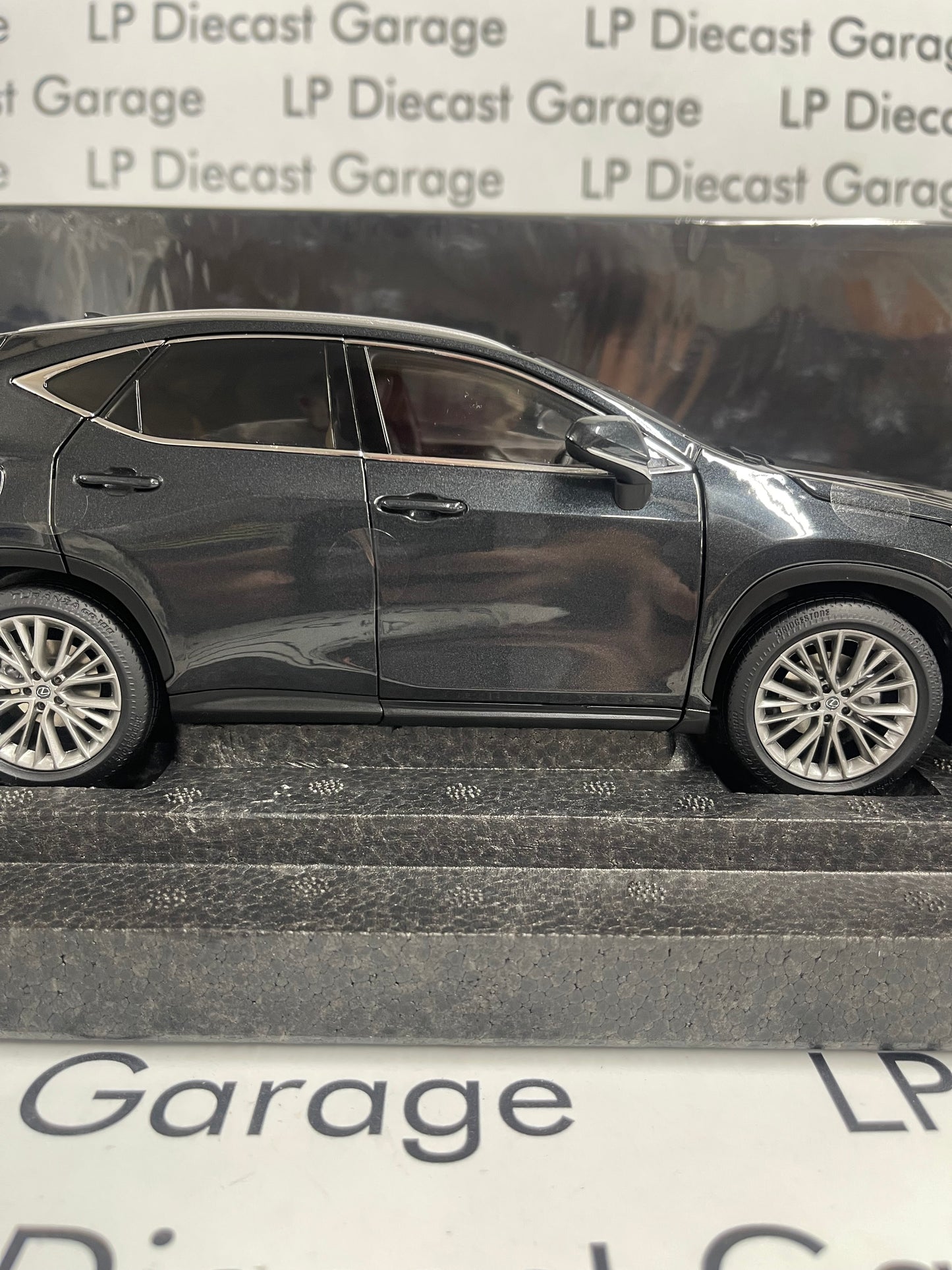 KYOSHO 2022 Lexus NX 450h+ Graphite Black GF 1:18 Diecast