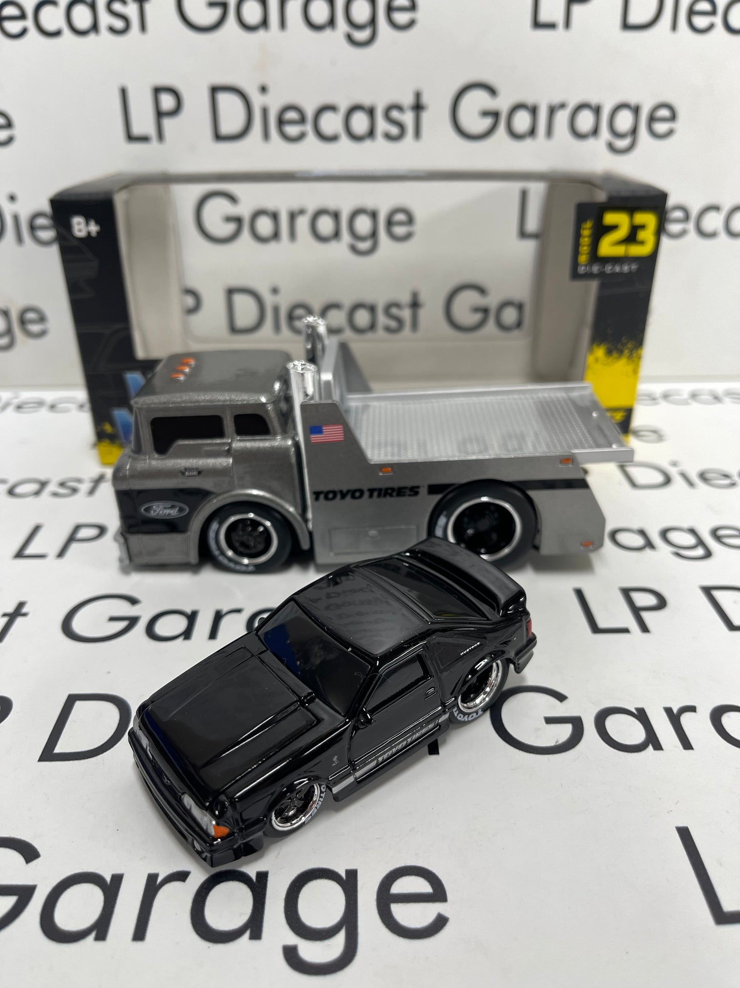 MAISTO Muscle Machines 1966 Ford C600 Flatbed with 1993 Ford Mustang SVT Cobra Toyo Tires Black 1:64 Diecast