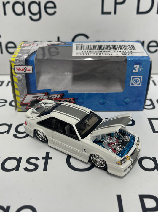 MAISTO 1993 Ford Mustang SVT Cobra All-Stars White 1:64 Diecast